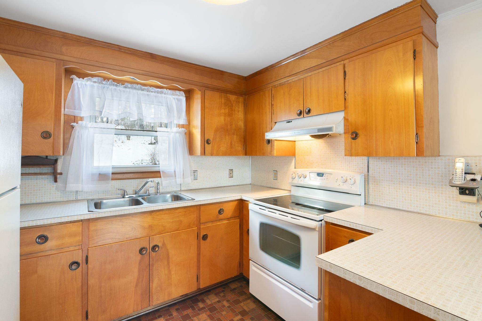 Photo 2 of Single family home for sale at 39 Atwood St, Brattleboro, VT 05301 | MLS# 5075506 | Listing updated on 2026-09-21