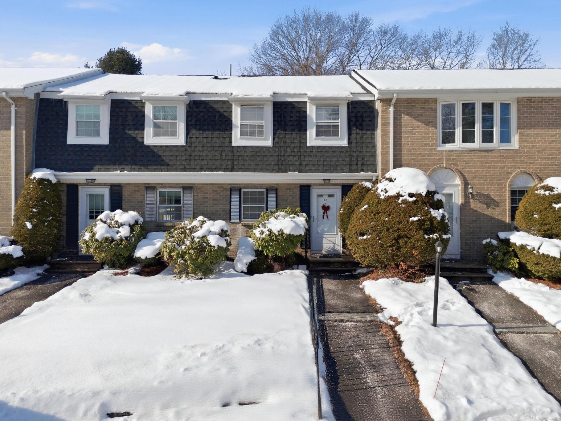 15 Fieldstone Dr, Londonderry, NH 03053