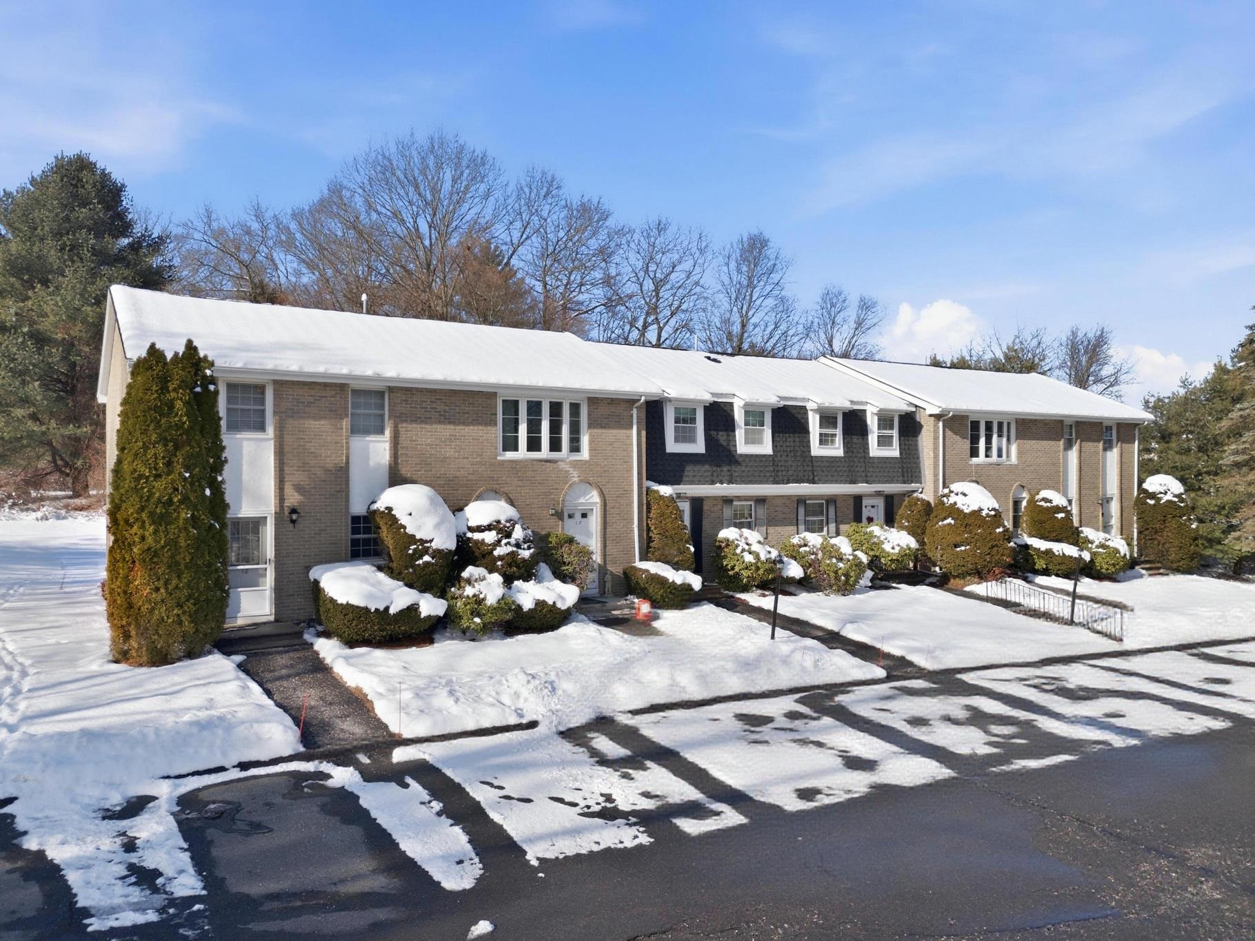 15 Fieldstone Dr, Londonderry, NH 03053