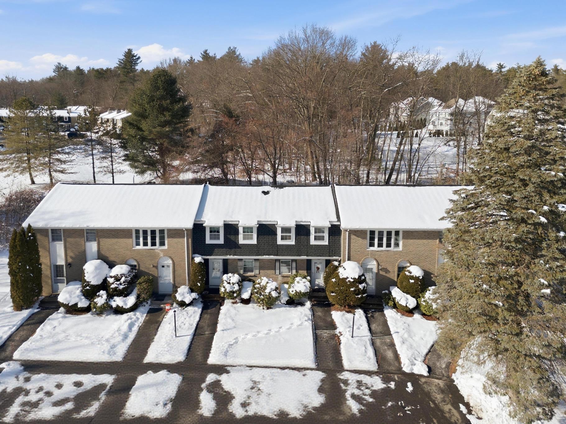 15 Fieldstone Dr, Londonderry, NH 03053