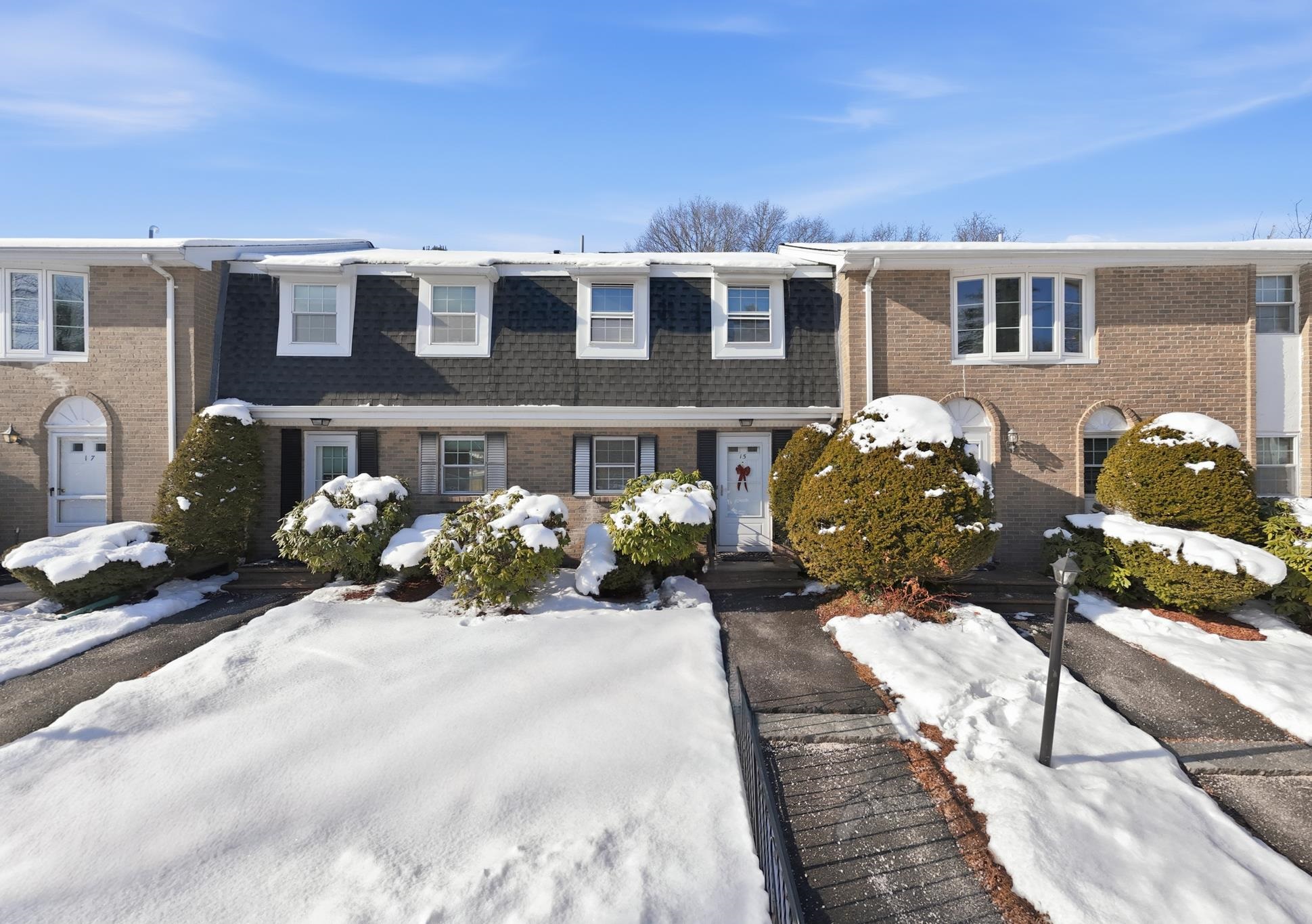 15 Fieldstone Dr, Londonderry, NH 03053