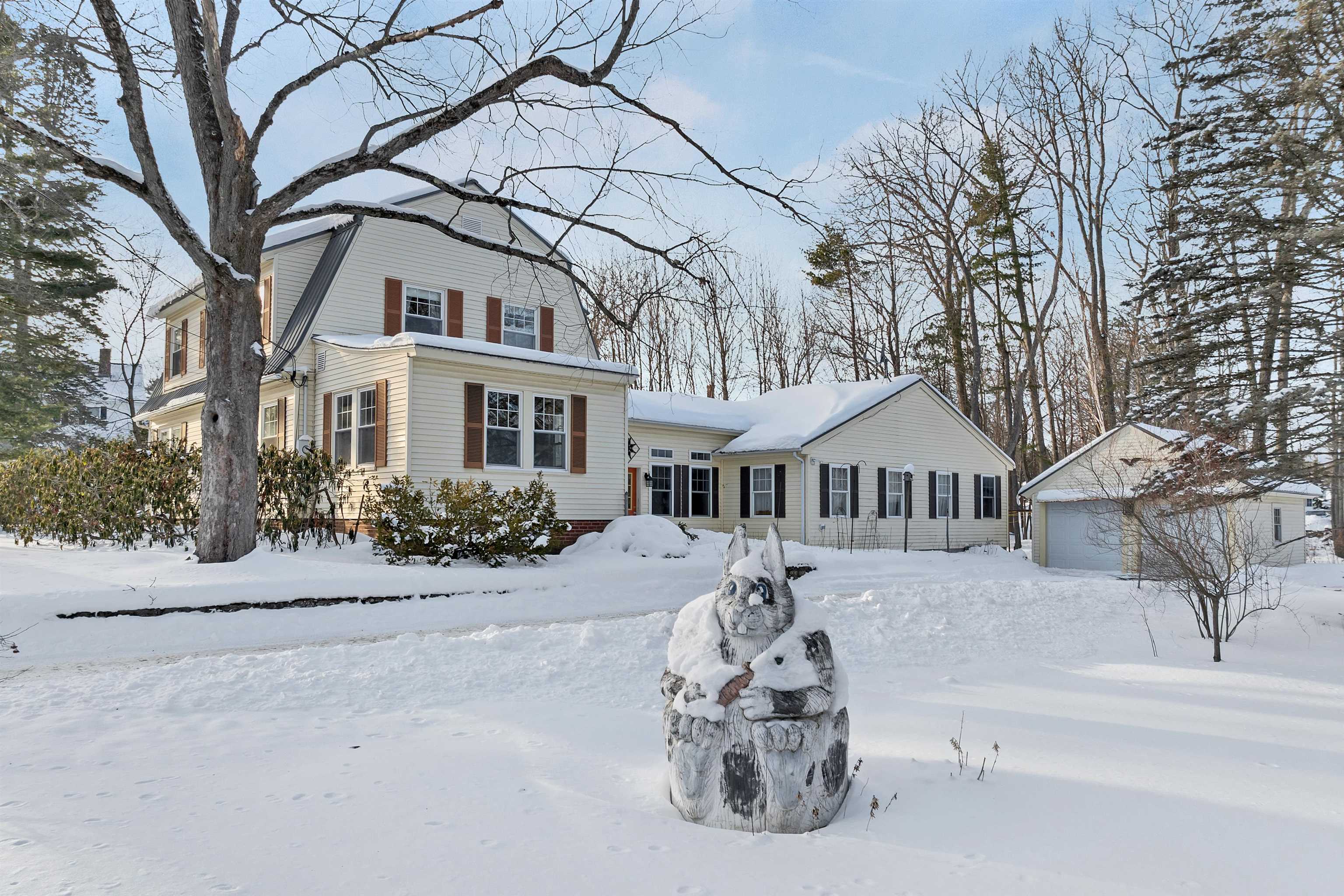 27 Tremont St, Laconia, NH 03246