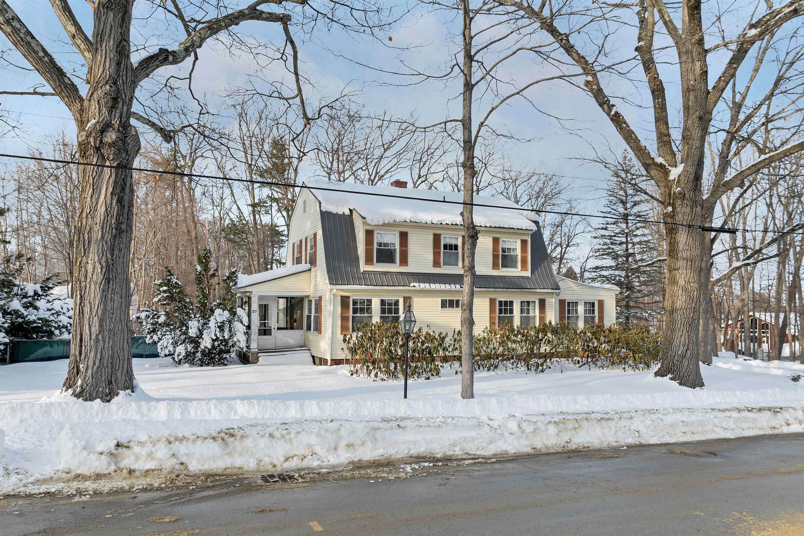 27 Tremont St, Laconia, NH 03246