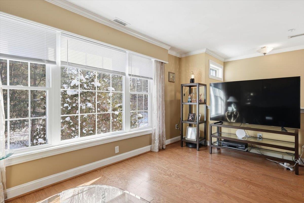 1 Maple Ridge Dr, Merrimack, NH 03054