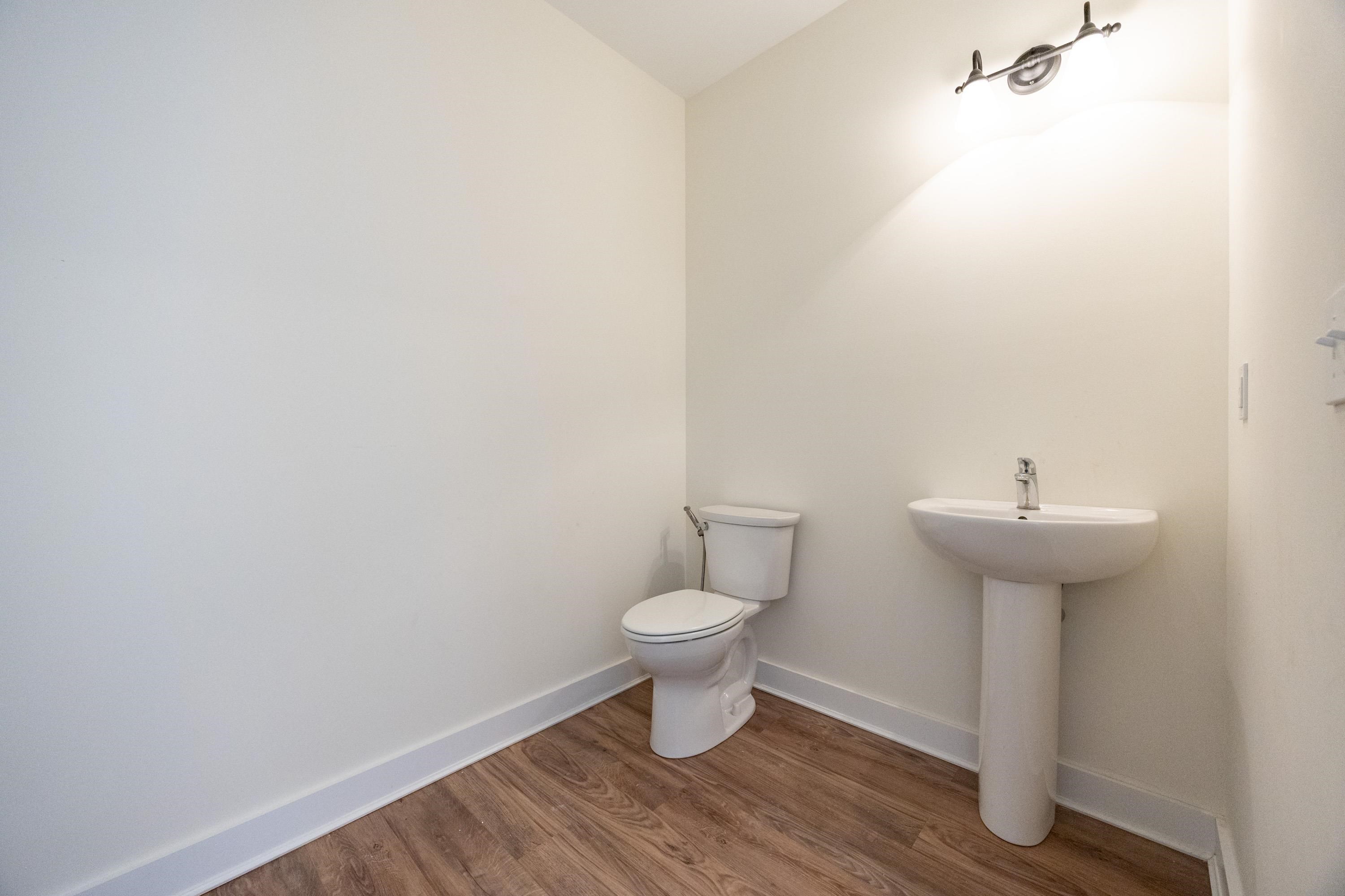 36 Eisenhower Dr, Rochester, NH 03867