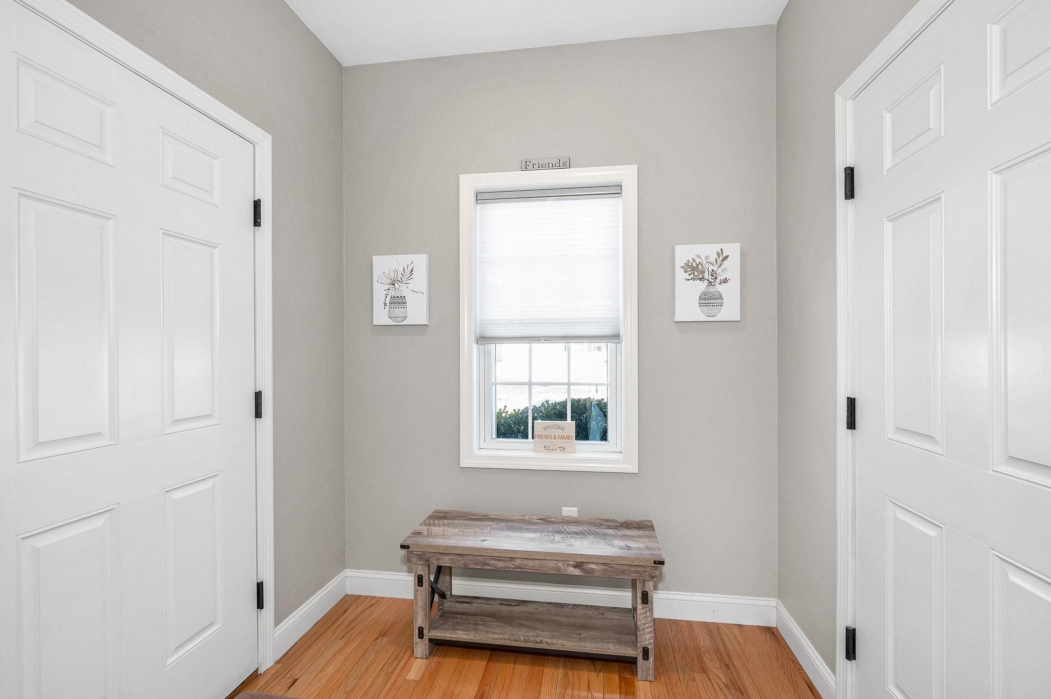 8 Crown Point Cir, Merrimack, NH 03054