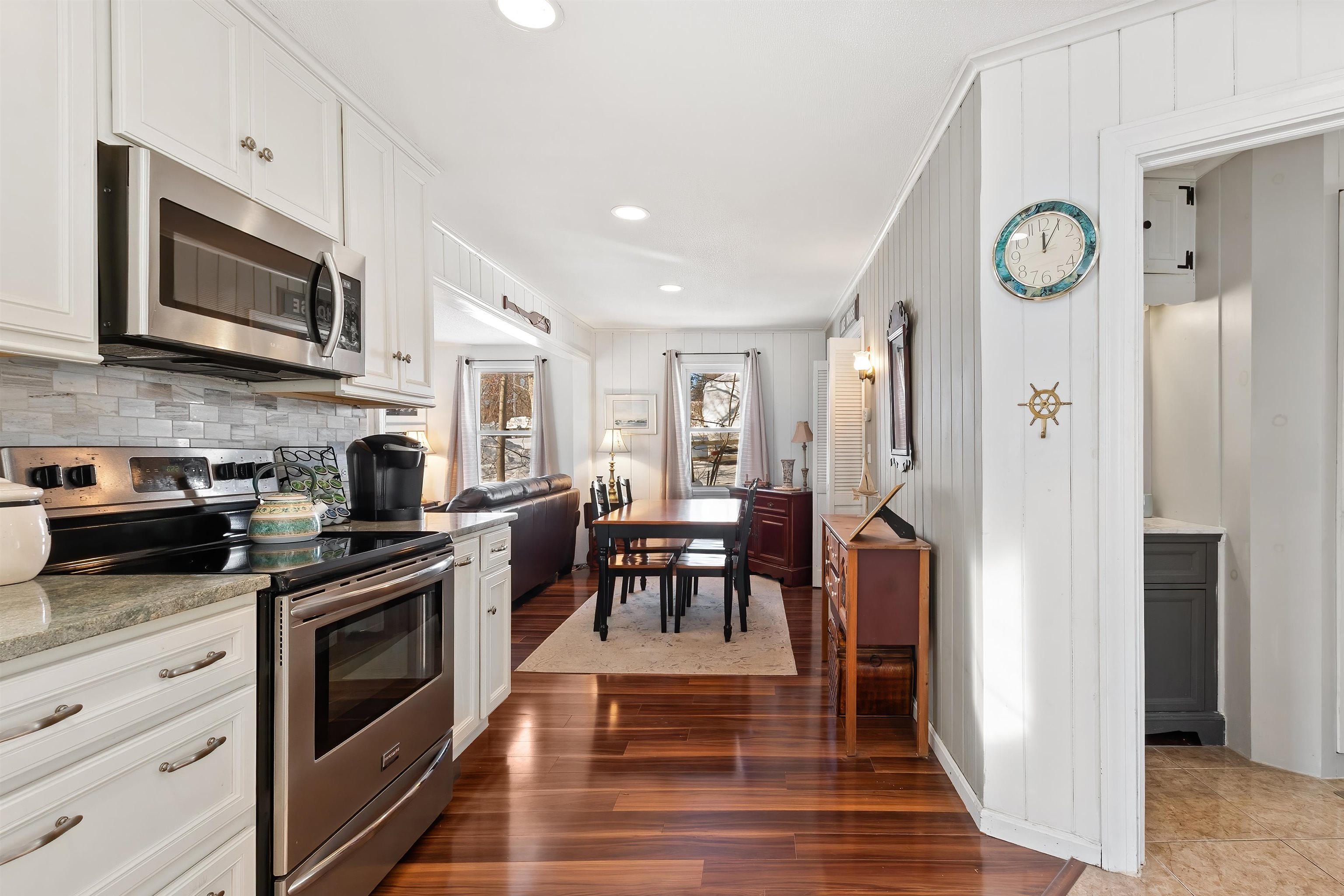 33 Endicott St, Wolfeboro, NH 03894