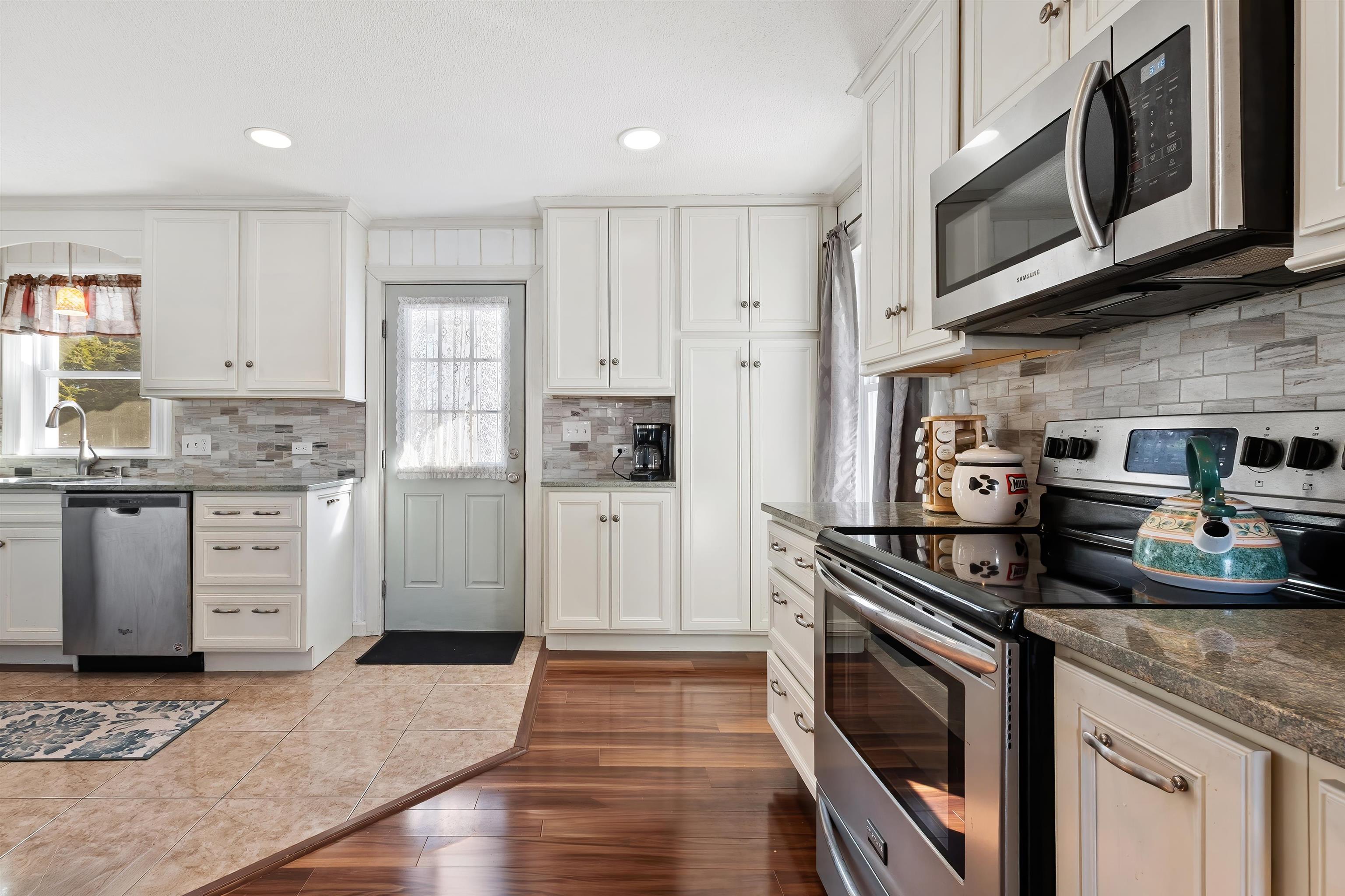 33 Endicott St, Wolfeboro, NH 03894