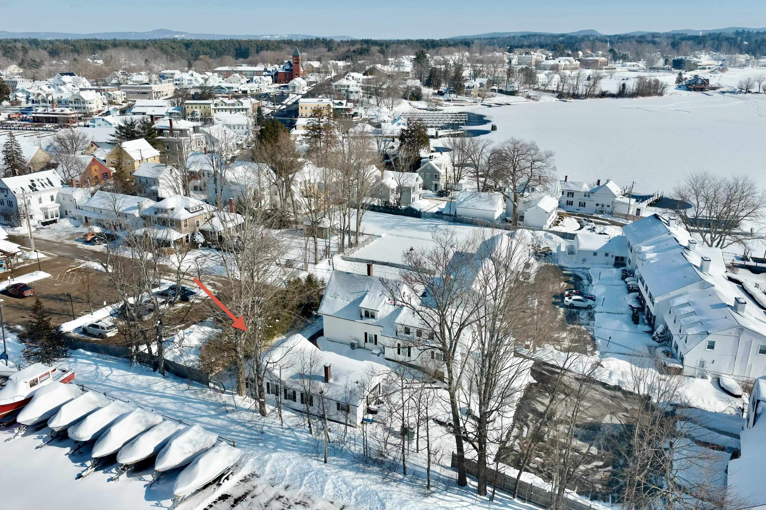 33 Endicott St, Wolfeboro, NH 03894