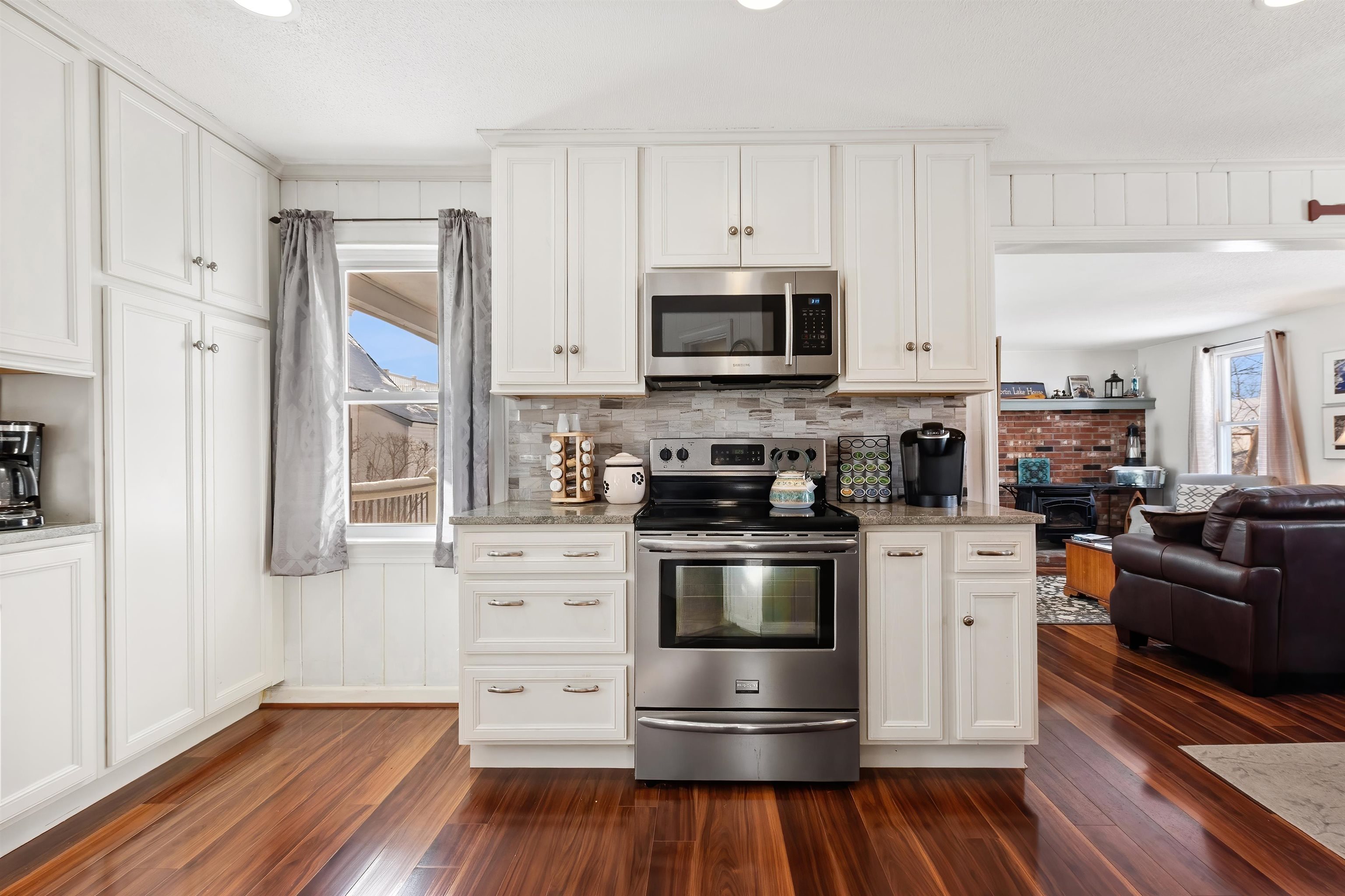 33 Endicott St, Wolfeboro, NH 03894