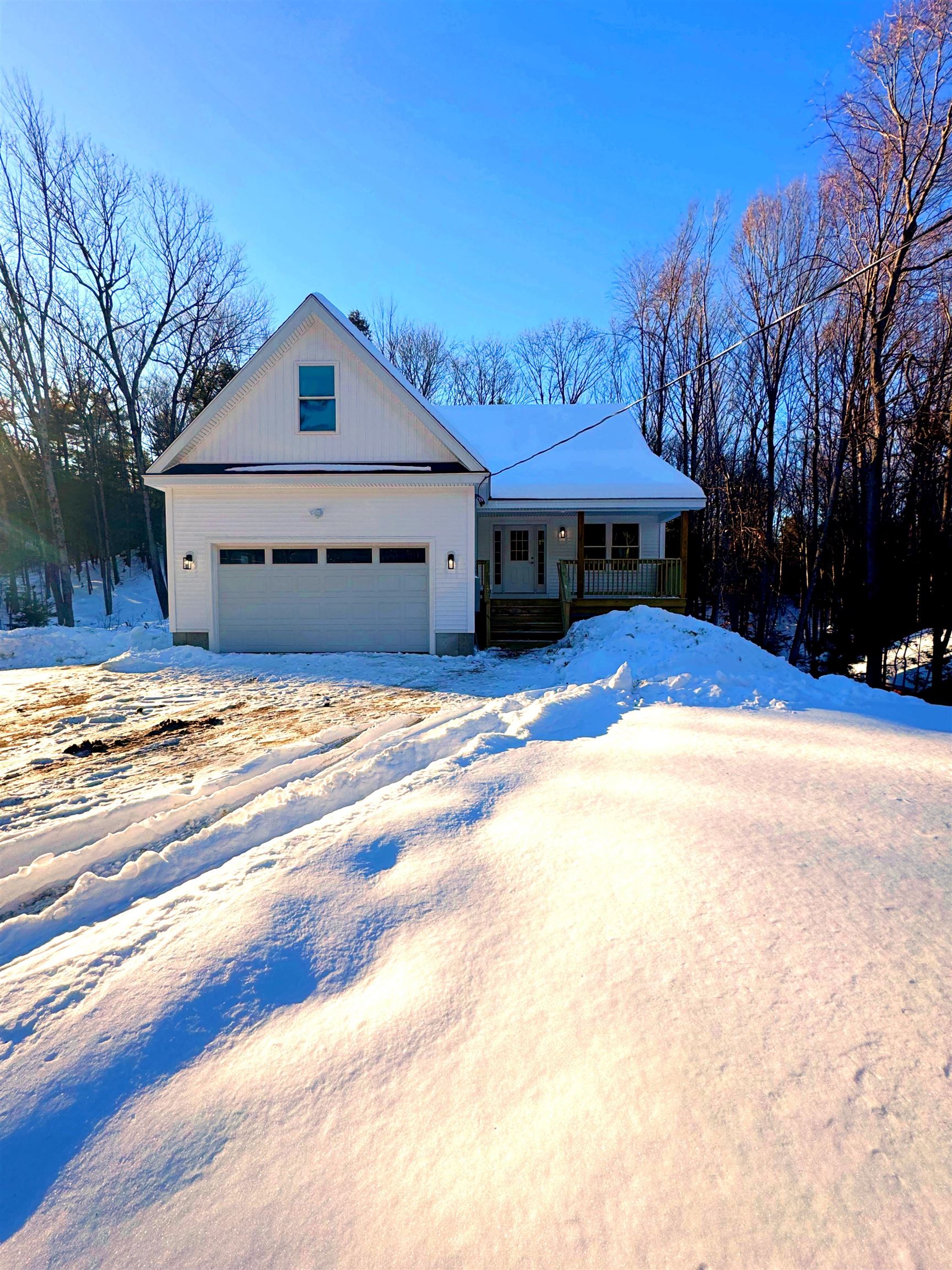 69 Peaslee Hill Rd, Weare, NH 03281