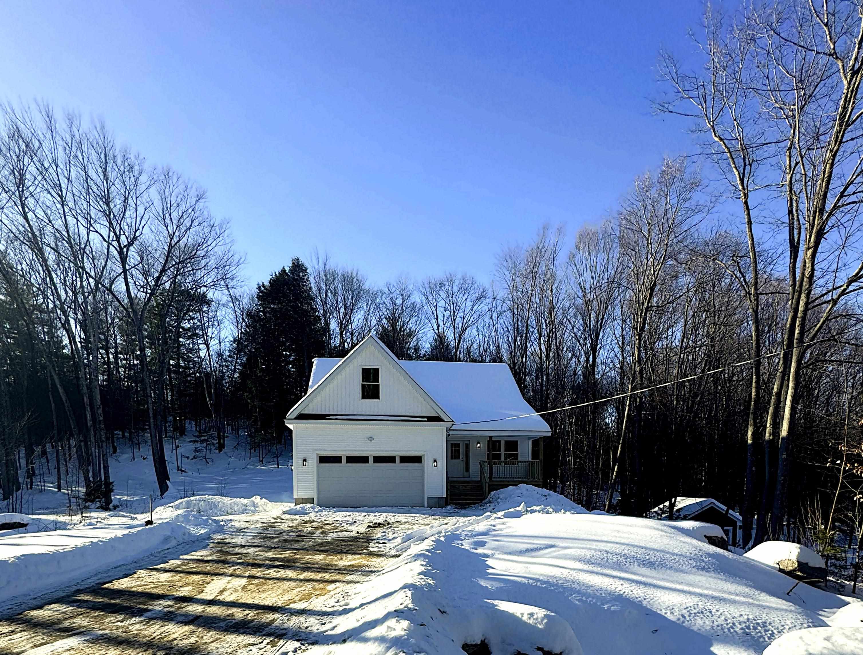 69 Peaslee Hill Rd, Weare, NH 03281