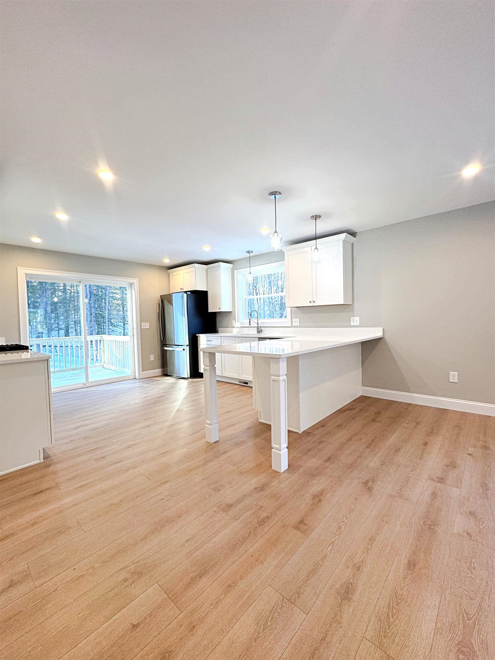 69 Peaslee Hill Rd, Weare, NH 03281