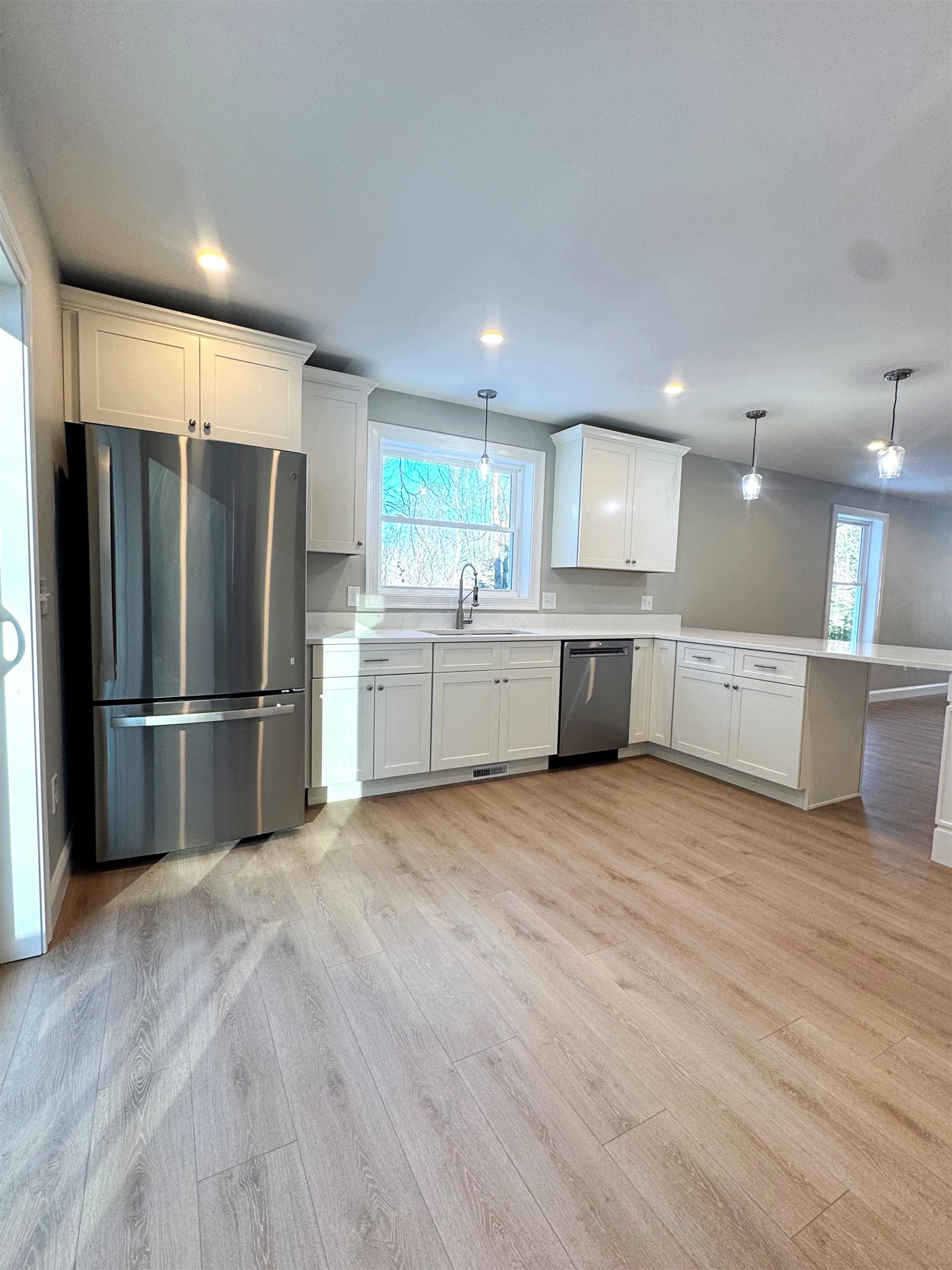 69 Peaslee Hill Rd, Weare, NH 03281