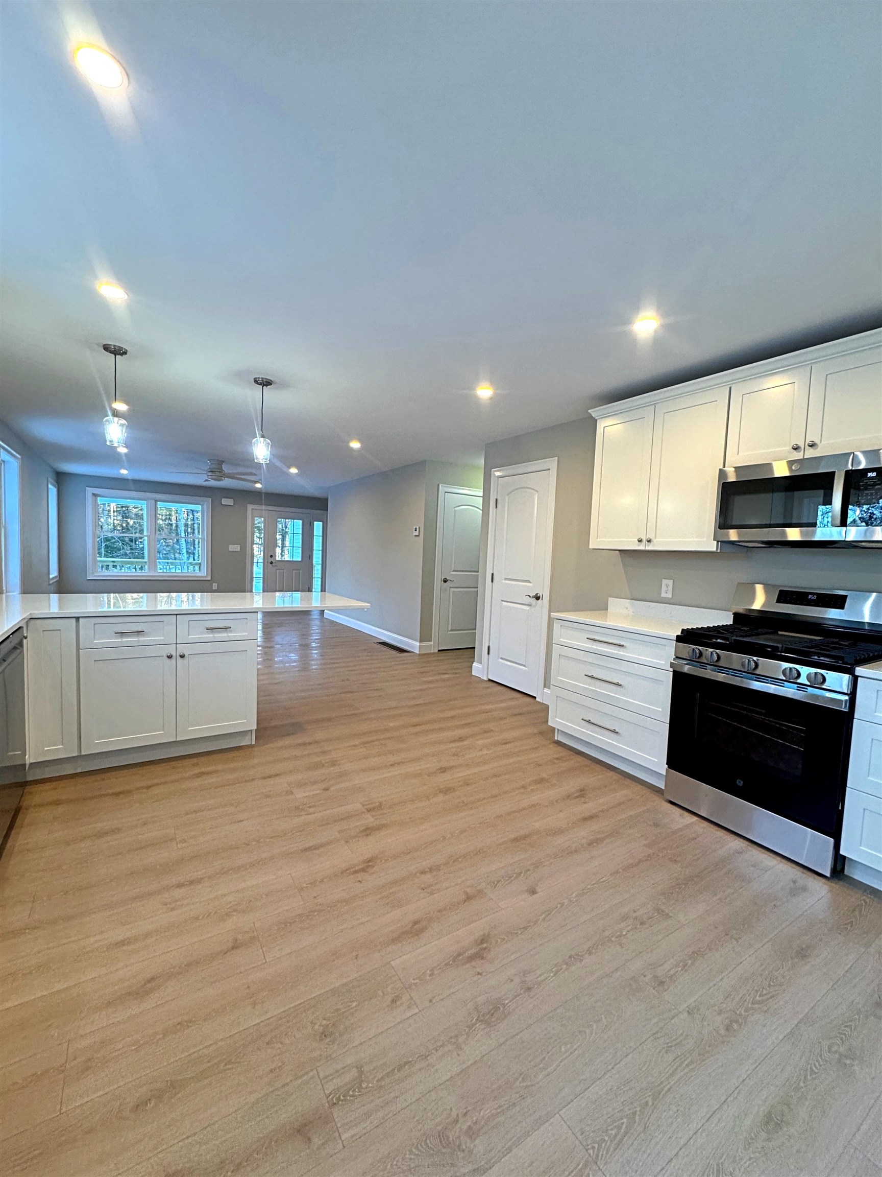 69 Peaslee Hill Rd, Weare, NH 03281