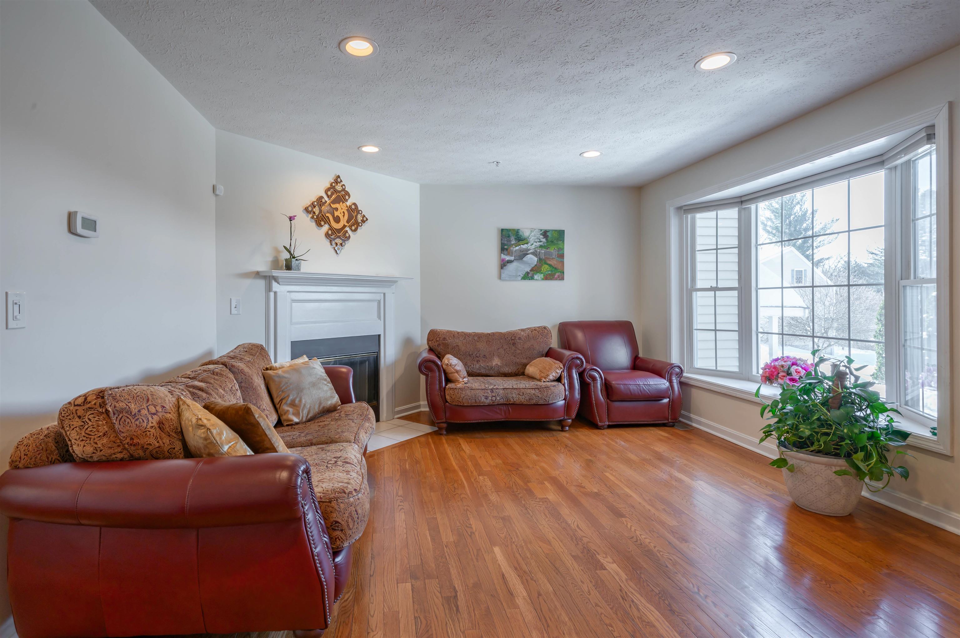 20 Georgetowne Dr, Nashua, NH 03062