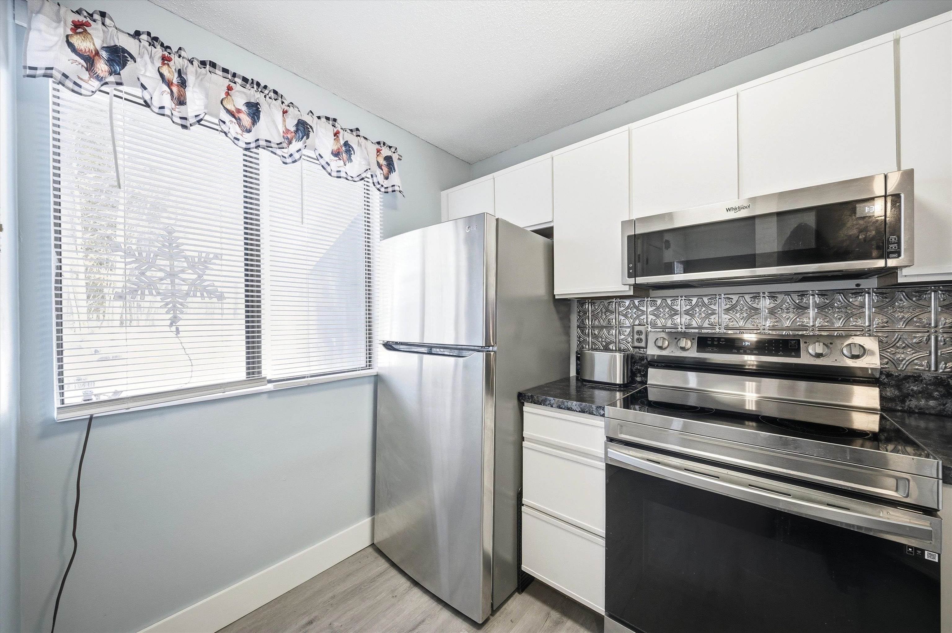 39 Apple Ln, Hollis, NH 03049