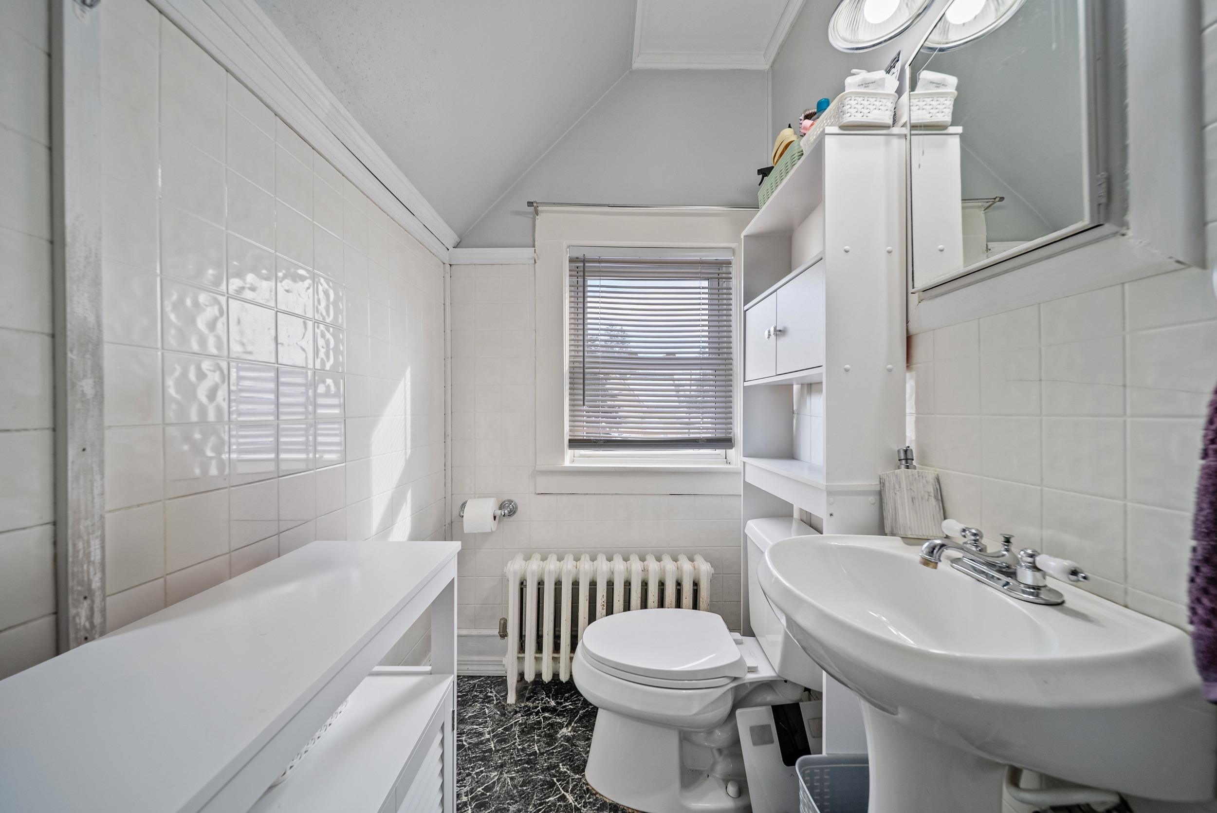 166 Gilford Ave, Laconia, NH 03246