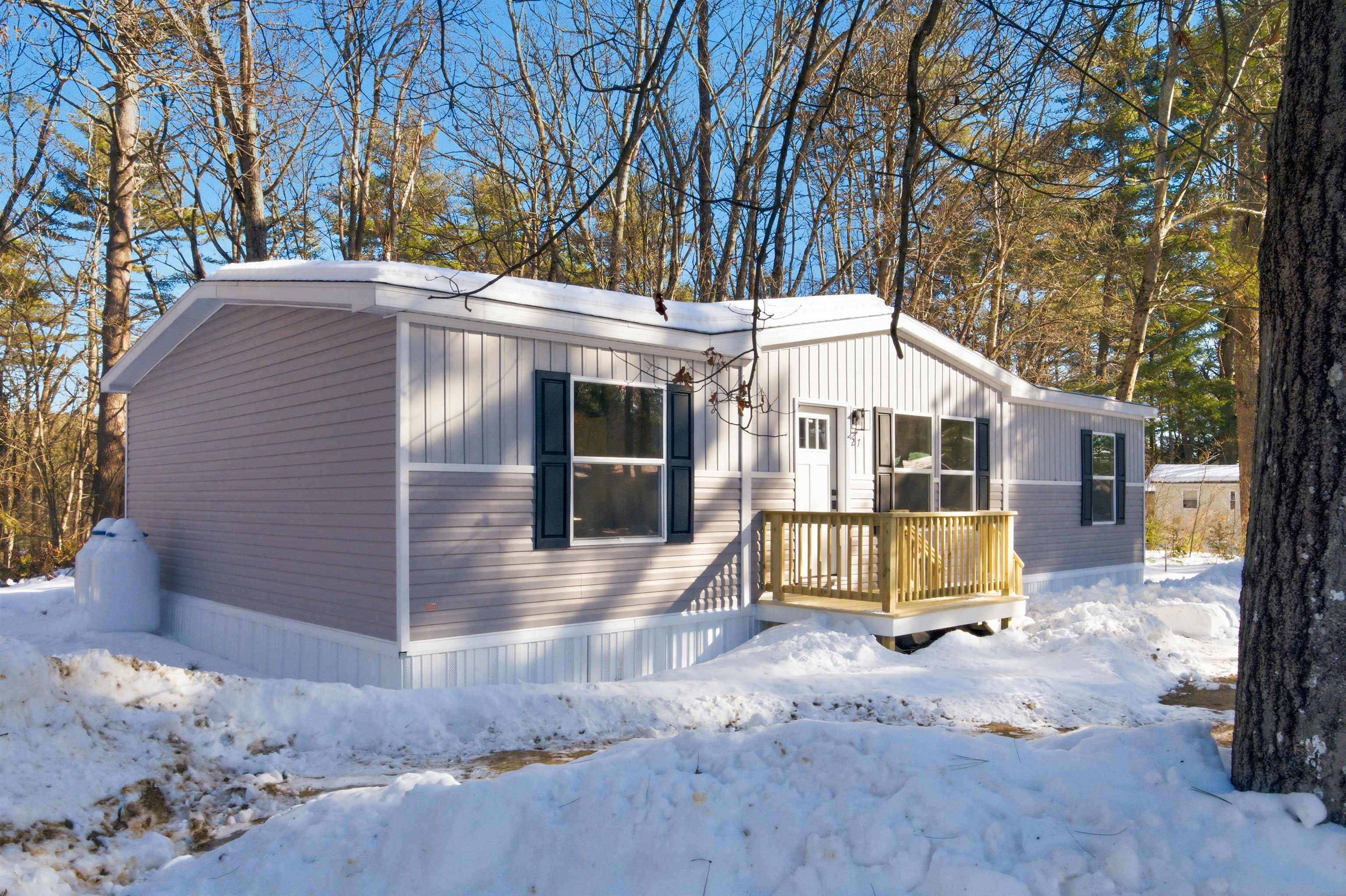 27 Bond St, Franklin, NH 03235