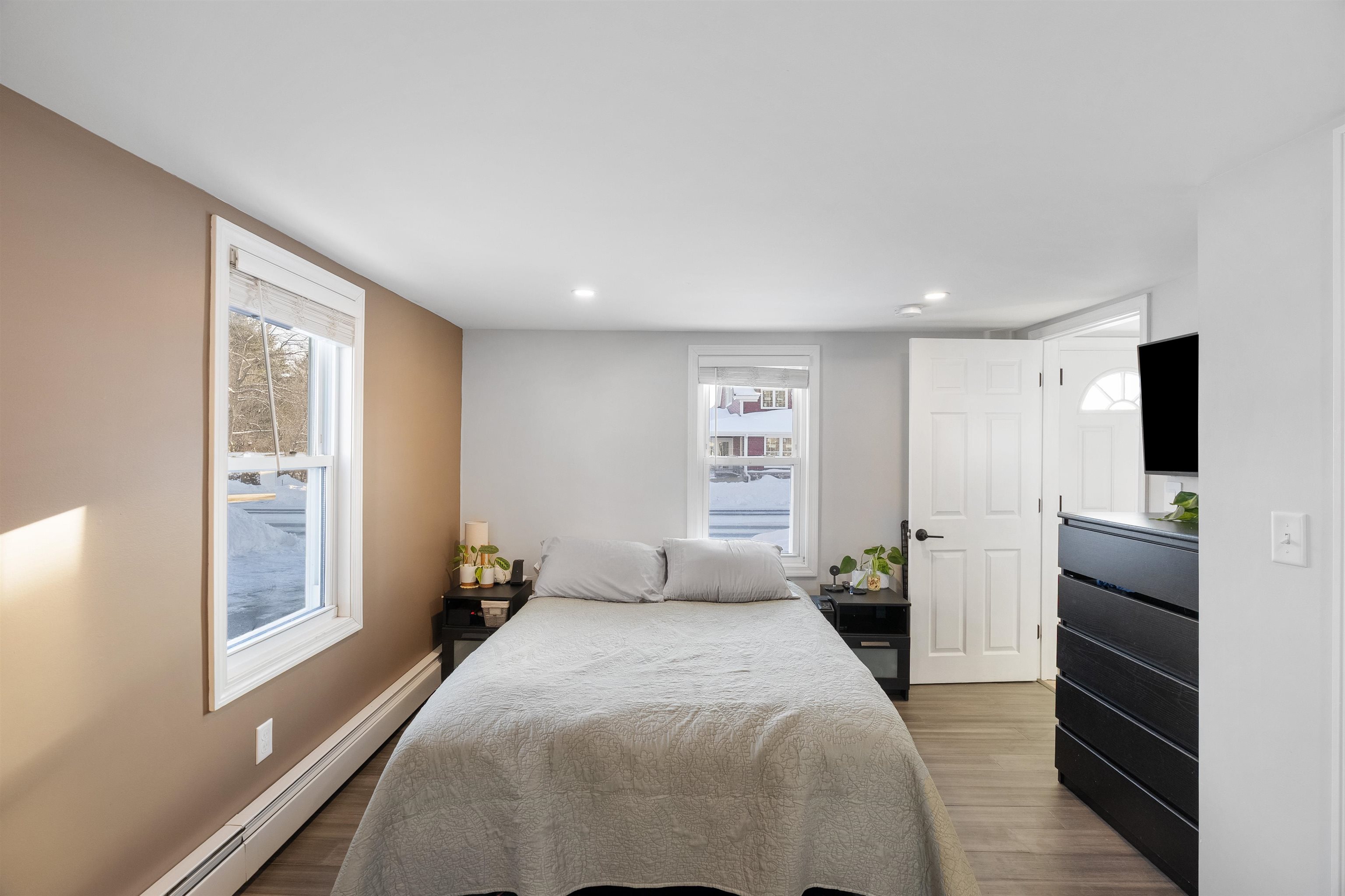 402 Daniel Webster Hw, Merrimack, NH 03054