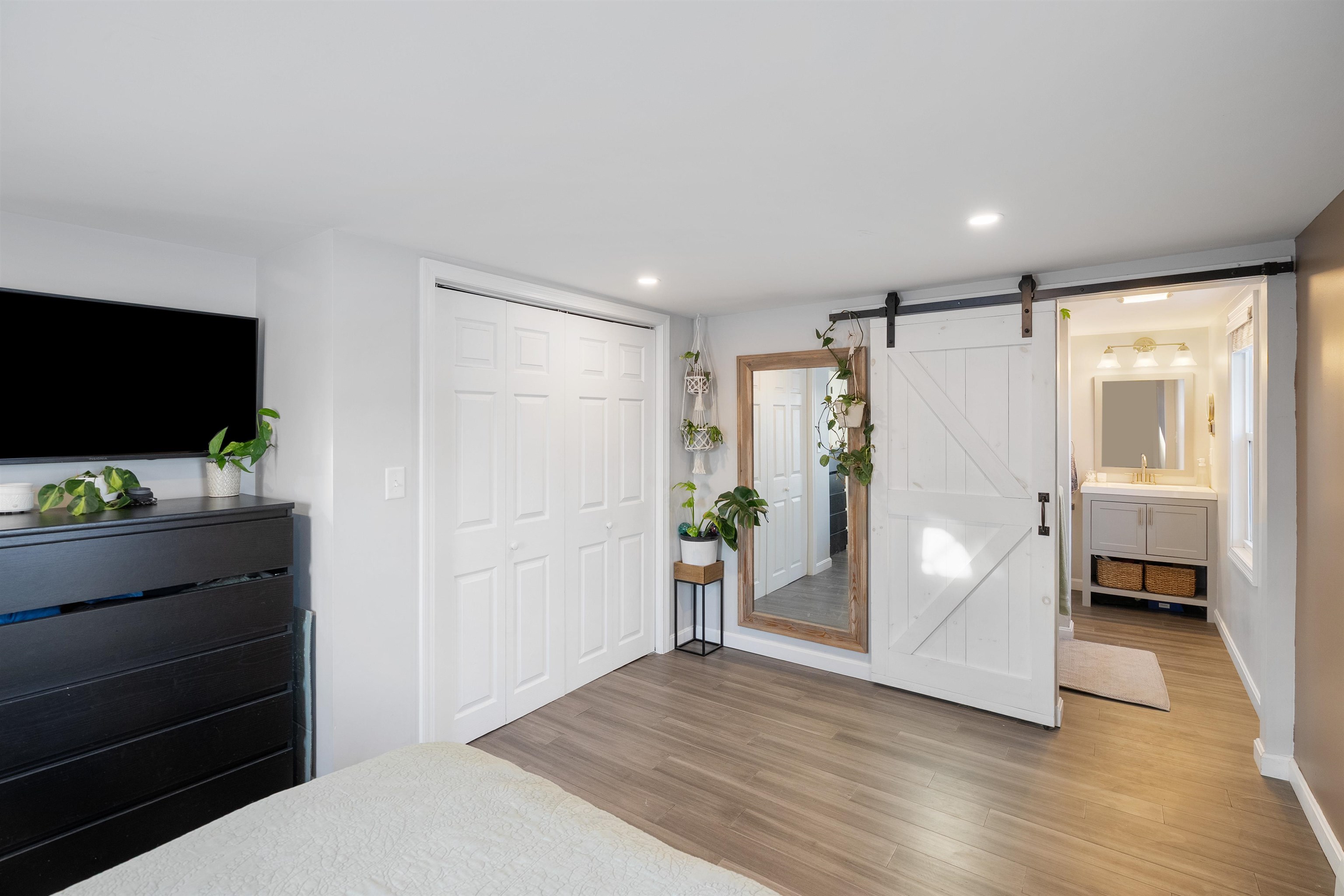 402 Daniel Webster Hw, Merrimack, NH 03054