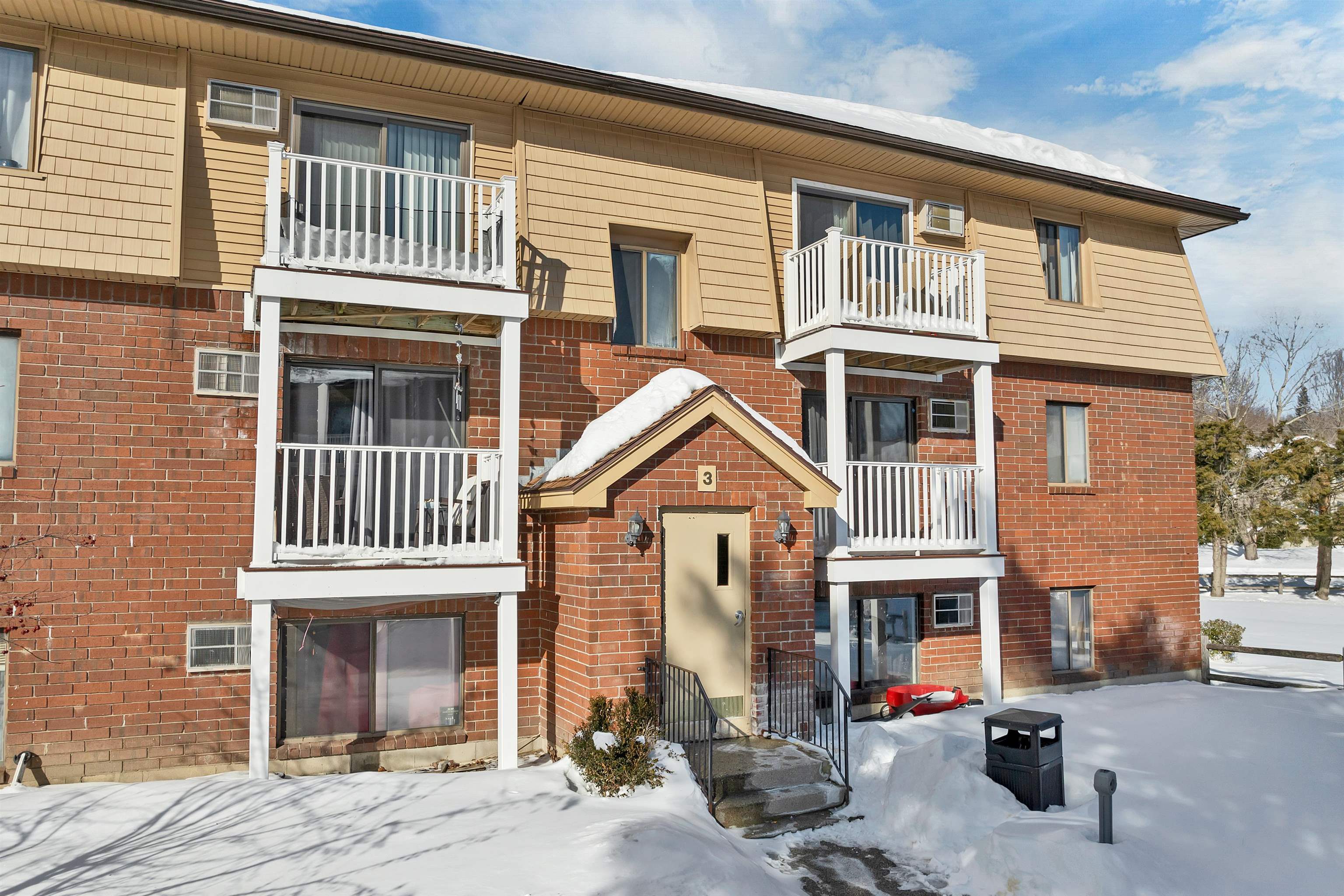 353 Lita Ln, Newmarket, NH 03857