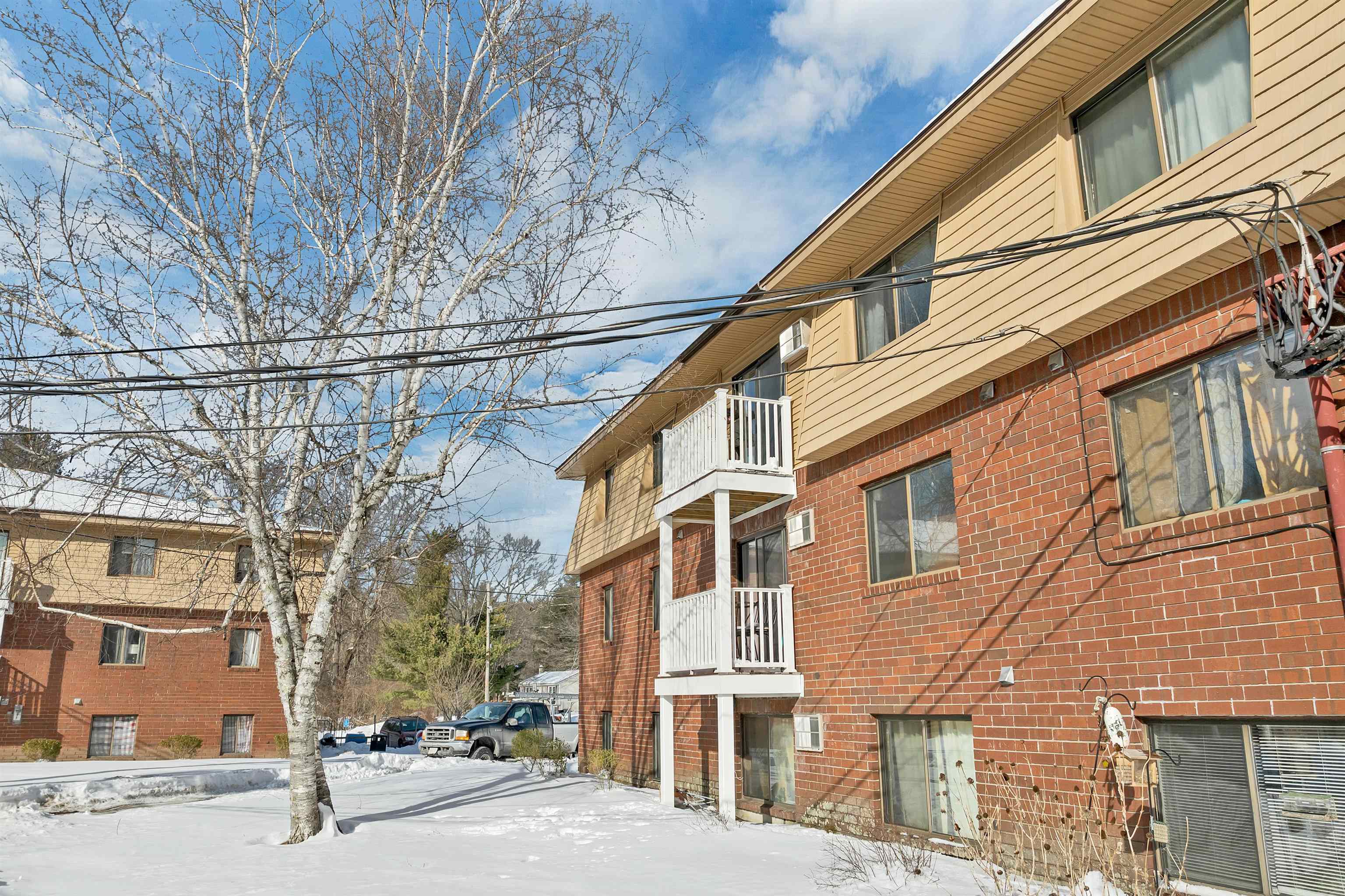 353 Lita Ln, Newmarket, NH 03857