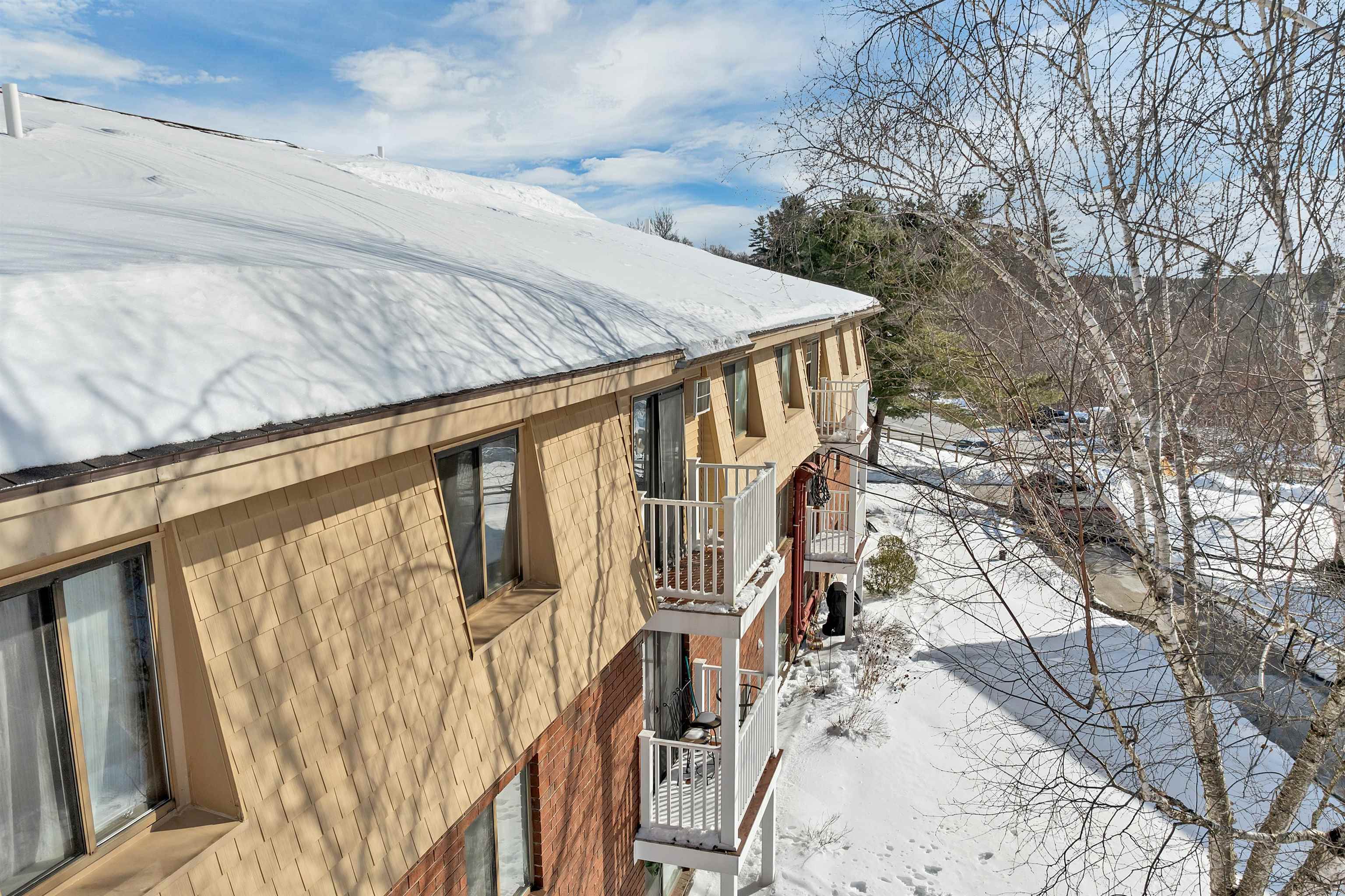 353 Lita Ln, Newmarket, NH 03857