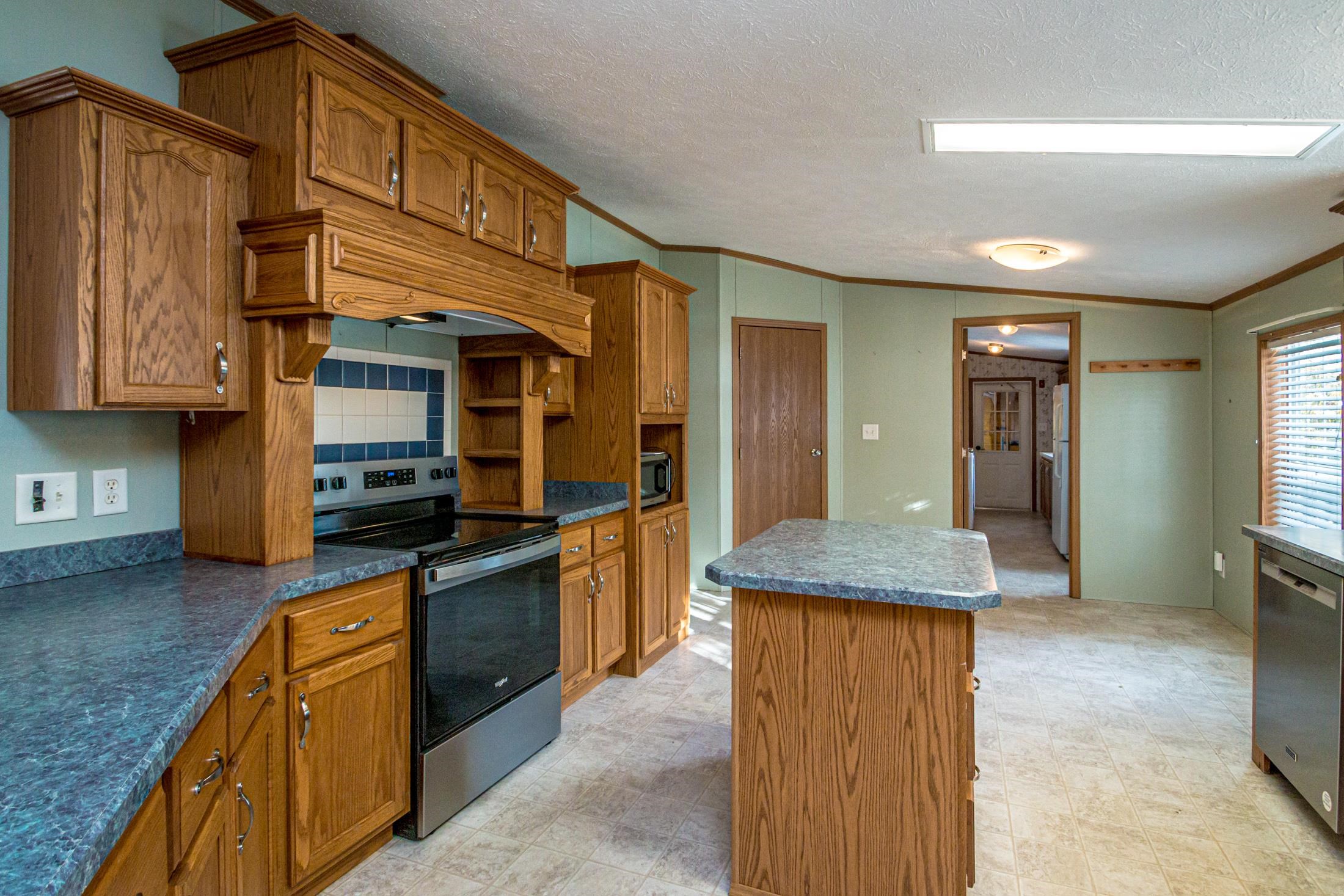 15 Lighthouse Ln, Conway, NH 03254