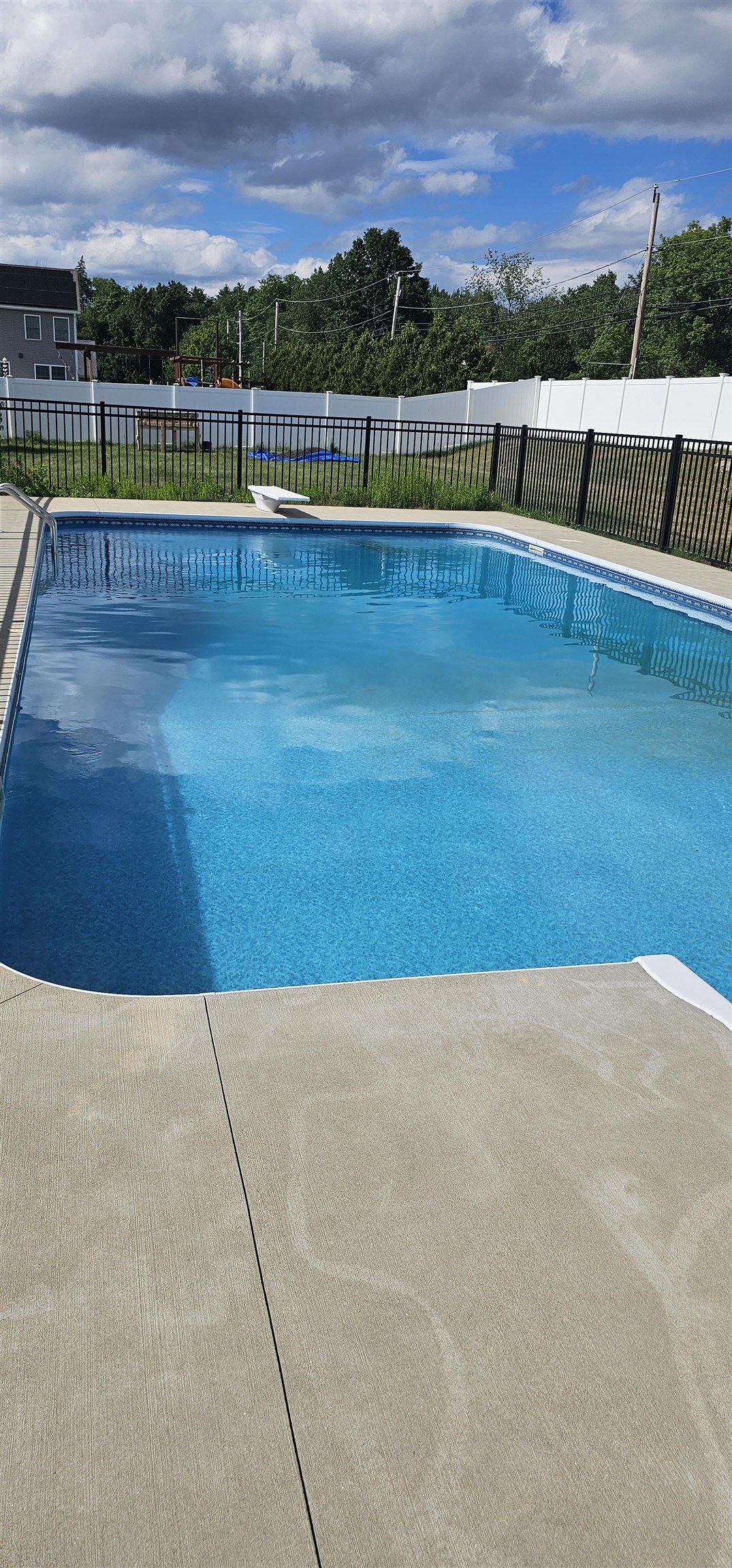 1 Scenic Ln, Hudson, NH 03051