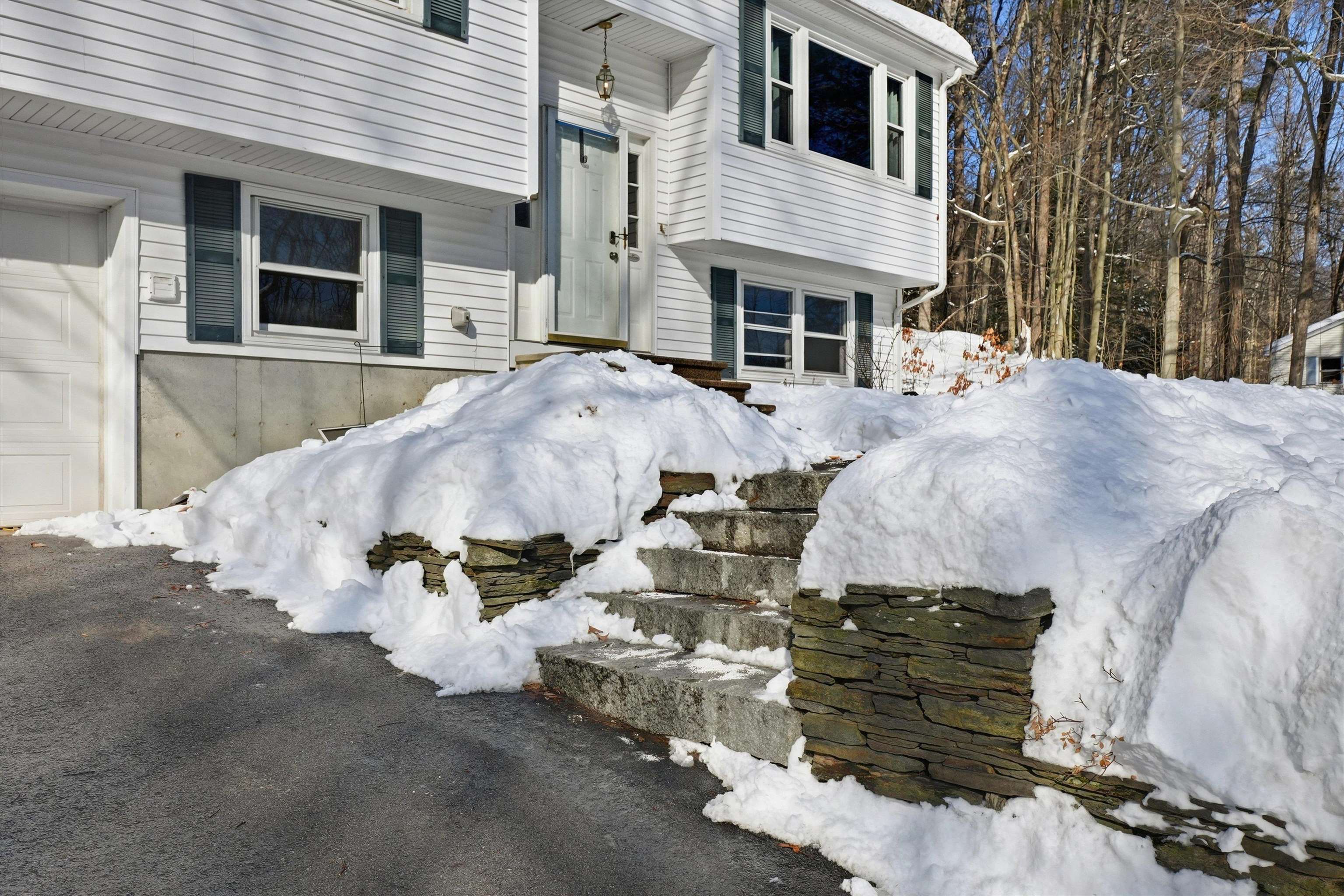 5 Richard Ct, Raymond, NH 03077