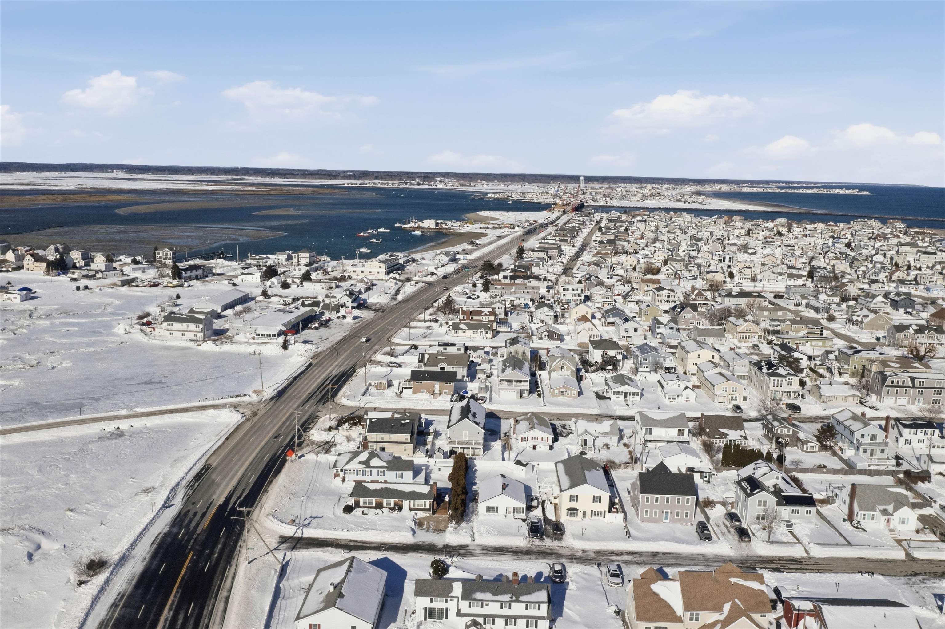 3 Tyngsboro St, Seabrook, NH 03874