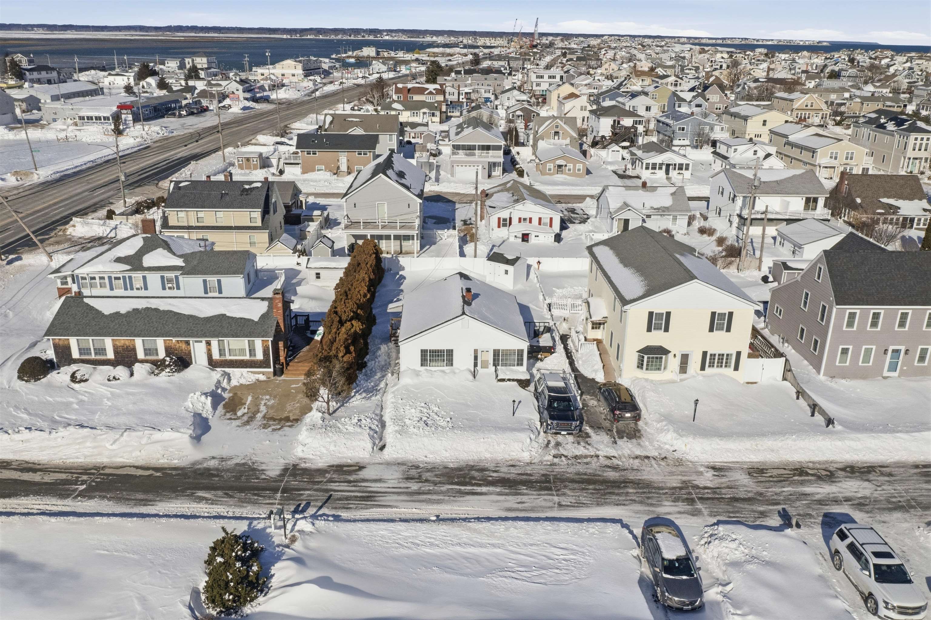 3 Tyngsboro St, Seabrook, NH 03874