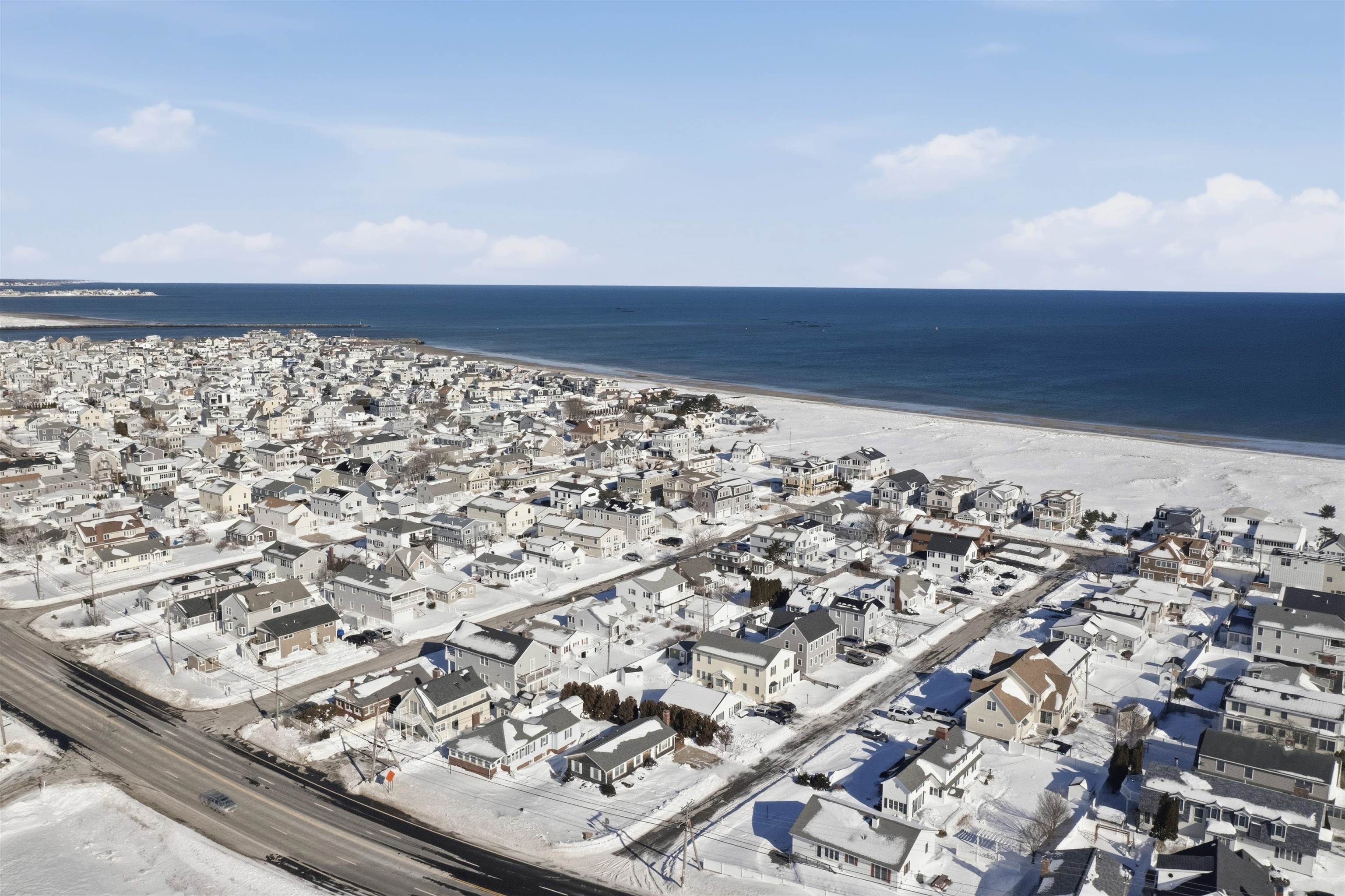 3 Tyngsboro St, Seabrook, NH 03874