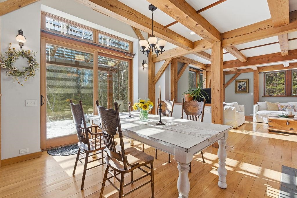 Dining Room 24679047