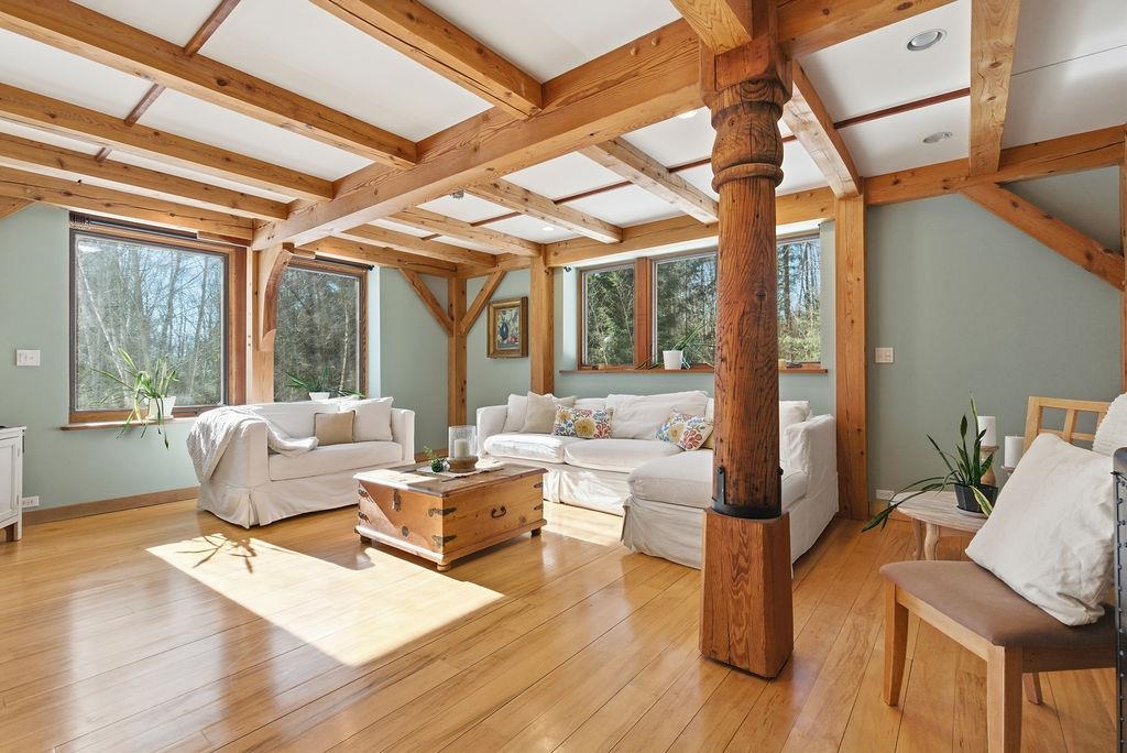 Living Room 24679052