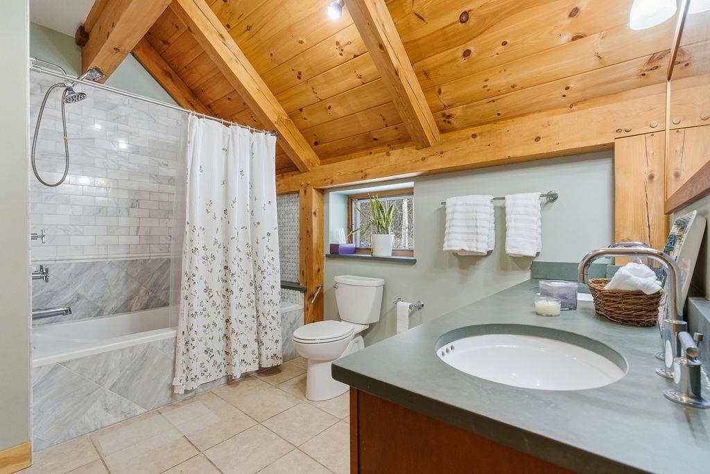 Second Floor Bathroom 24679035