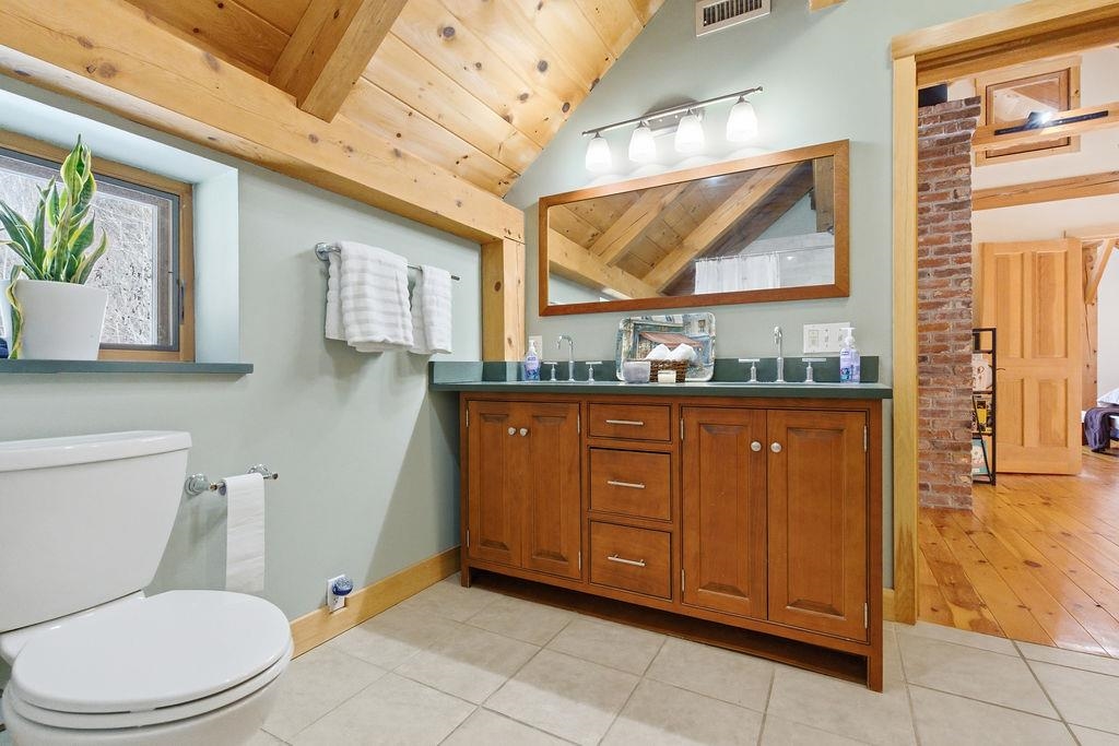 Second Floor Bathroom 24679036