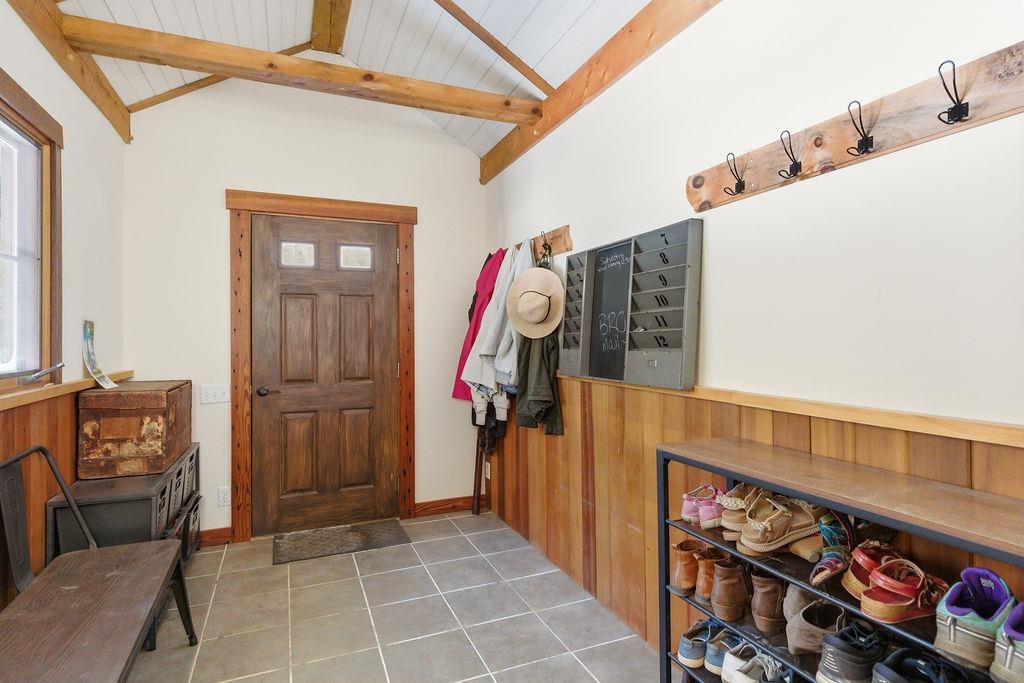 Large Mudroom/Entry 24679079