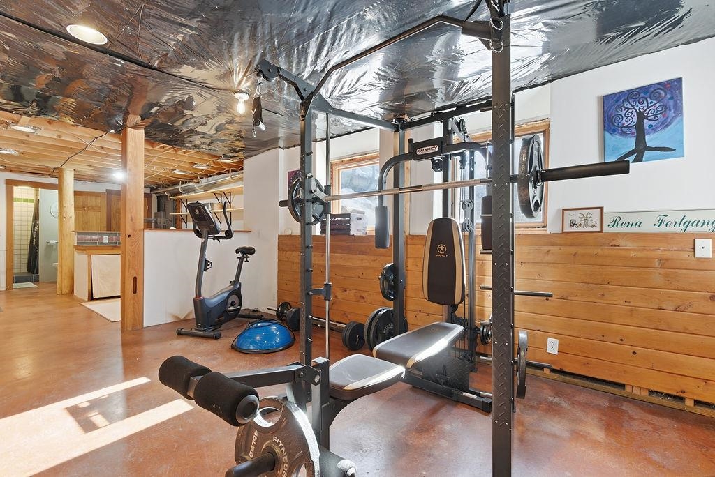 Exercise Room 24679066