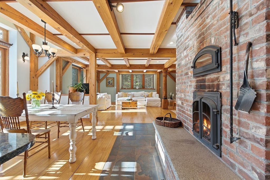 View to the left of Kitchen 24679046