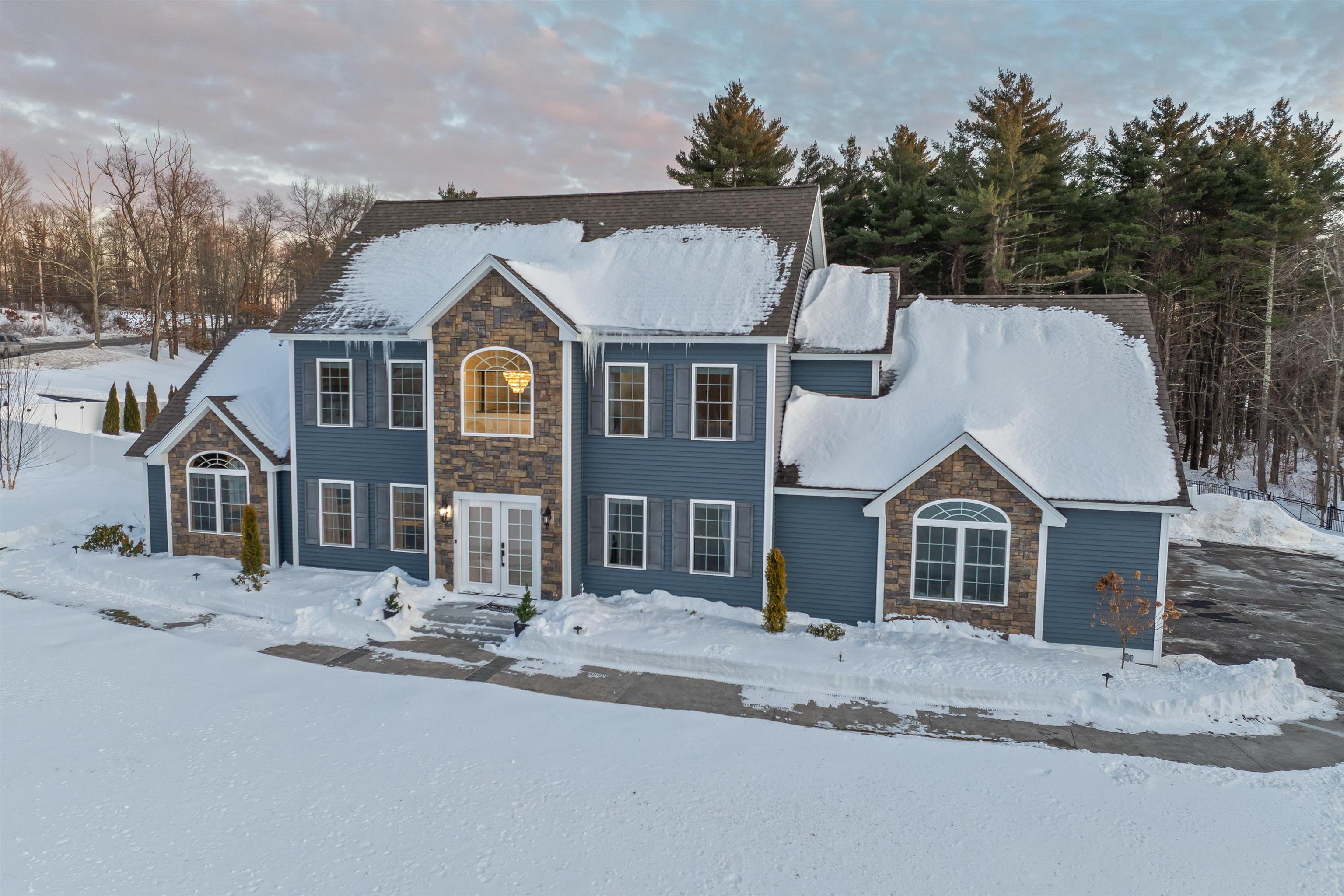 3 Pages Ln, Atkinson, NH 03811