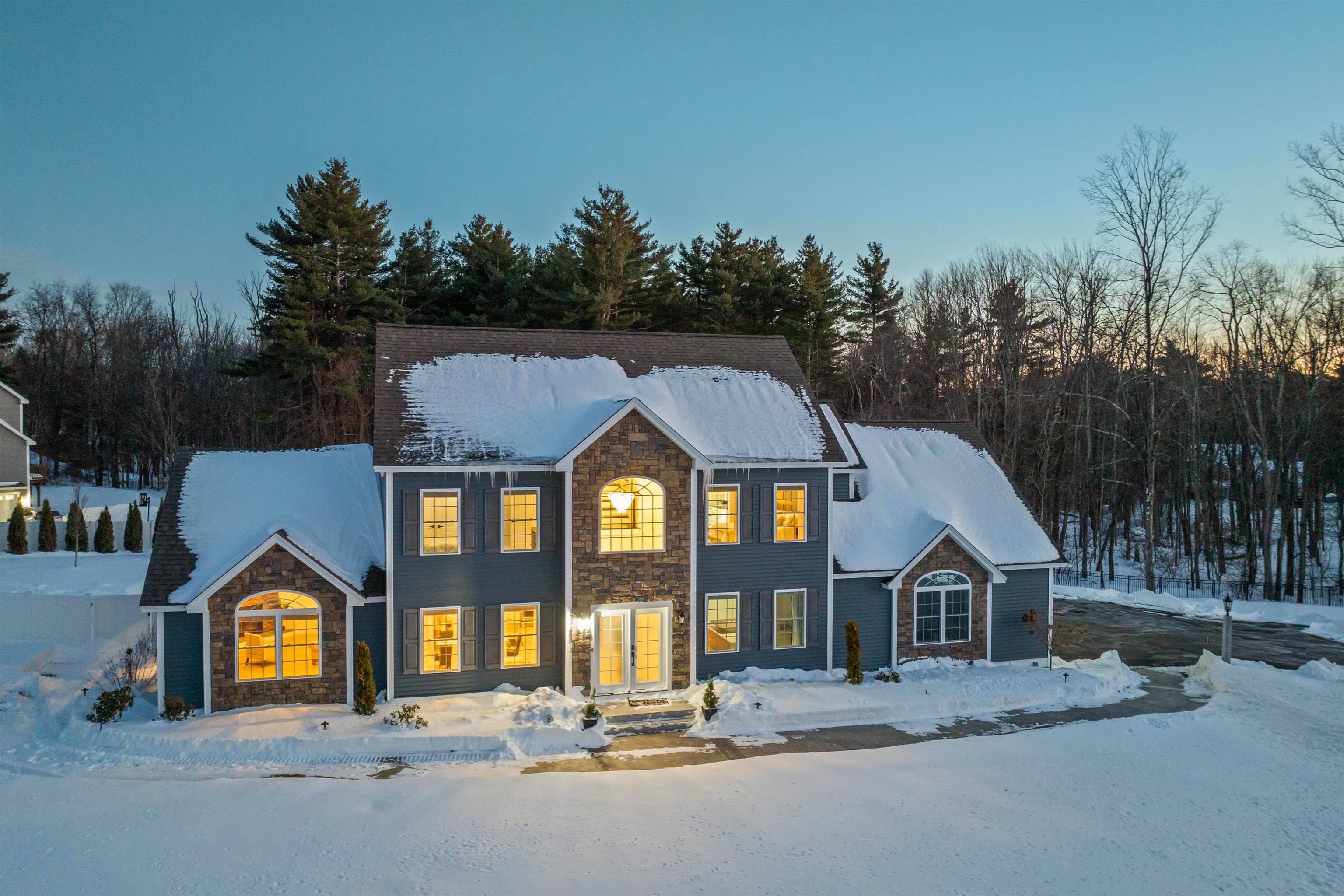 3 Pages Ln, Atkinson, NH 03811