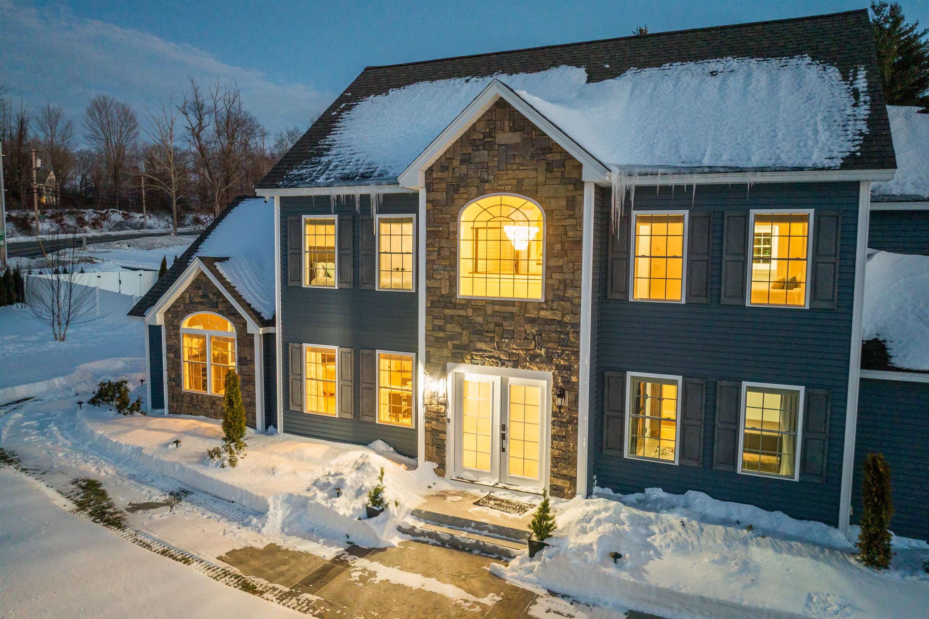 3 Pages Ln, Atkinson, NH 03811