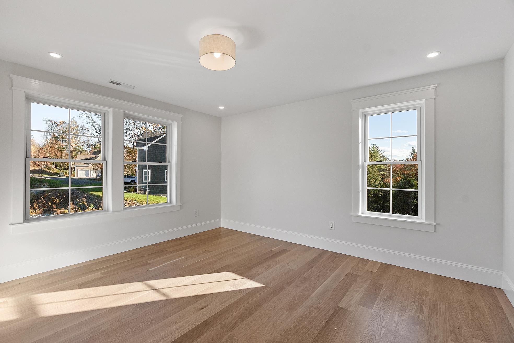 18 Sprague Mill Rd, Bedford, NH 03110