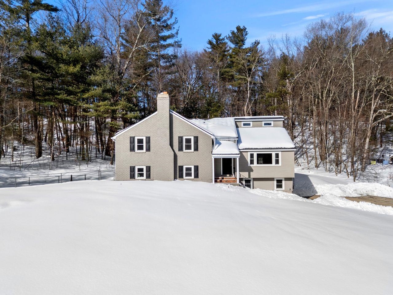 24 Beechwood Rd, Hudson, NH 03051
