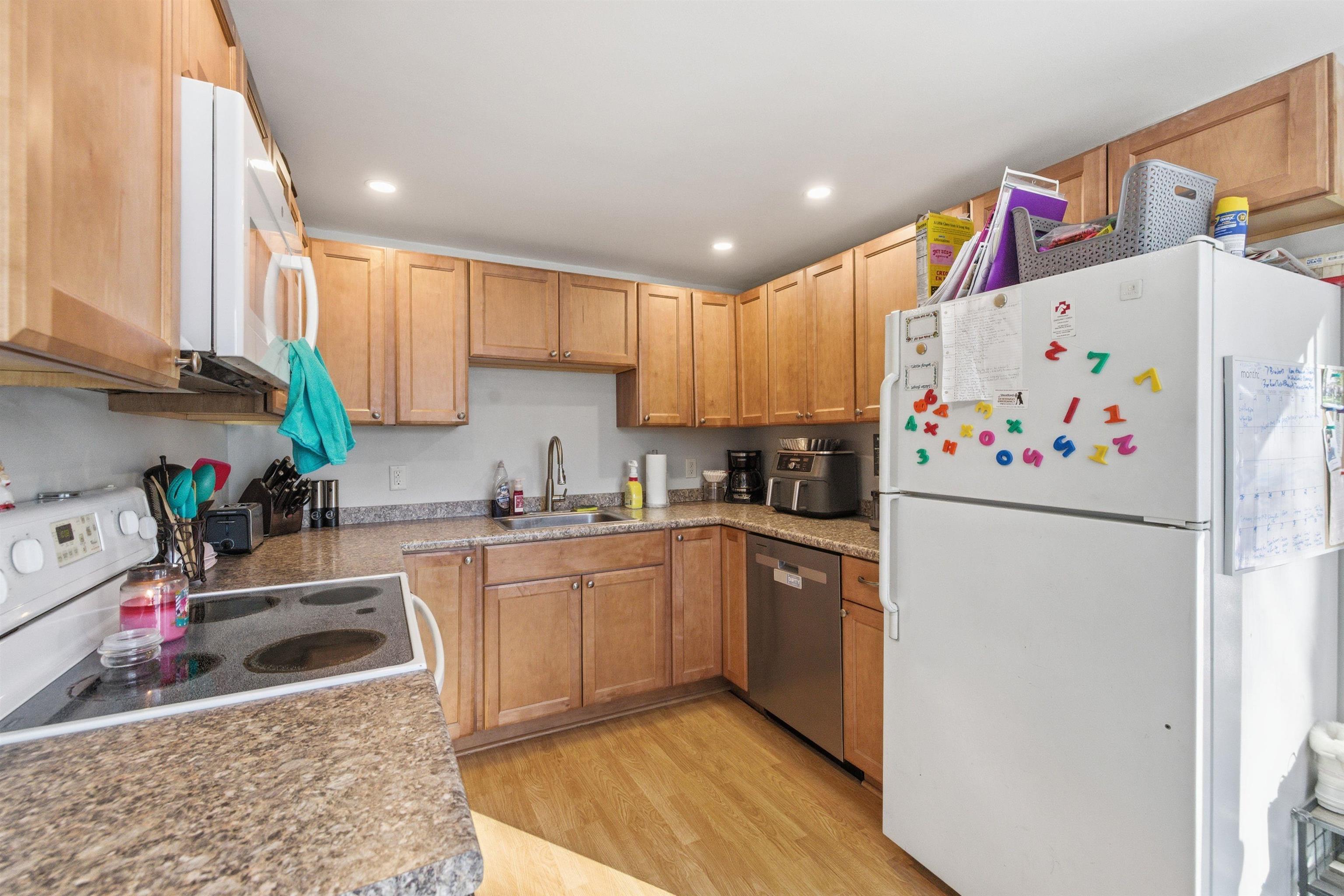 10 Woodlawn Ave, Northfield, NH 03276