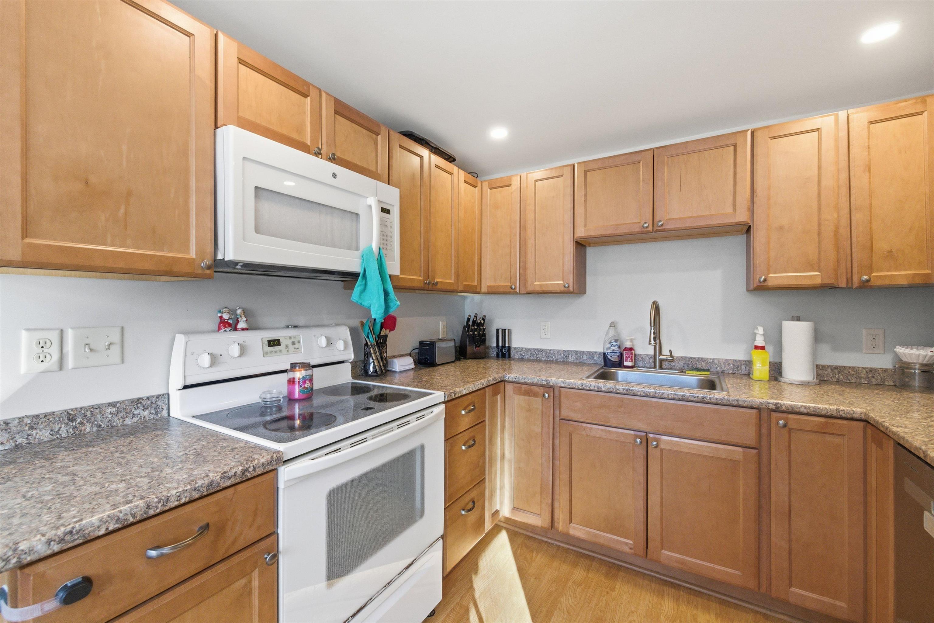 10 Woodlawn Ave, Northfield, NH 03276