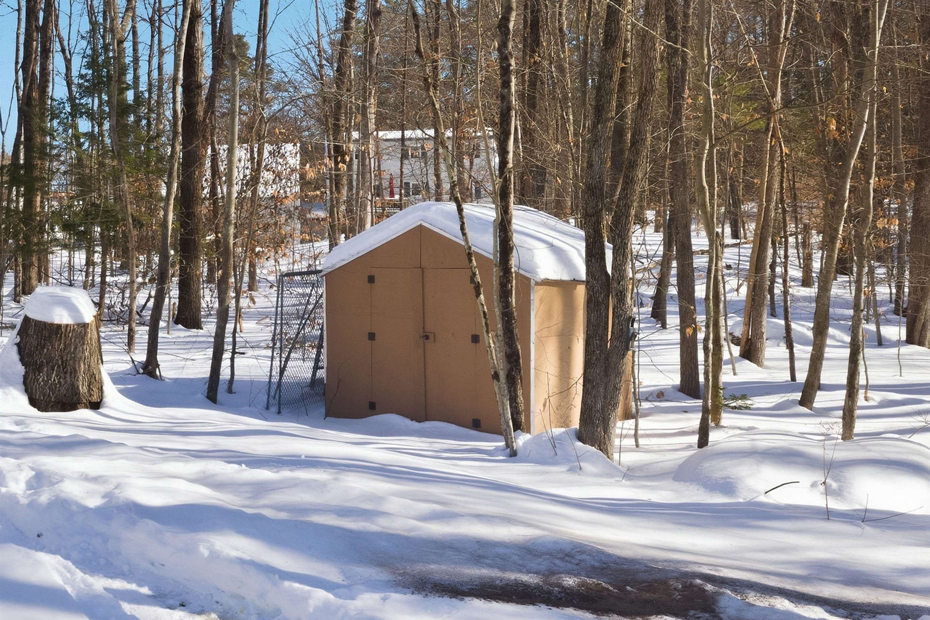 10 Woodlawn Ave, Northfield, NH 03276