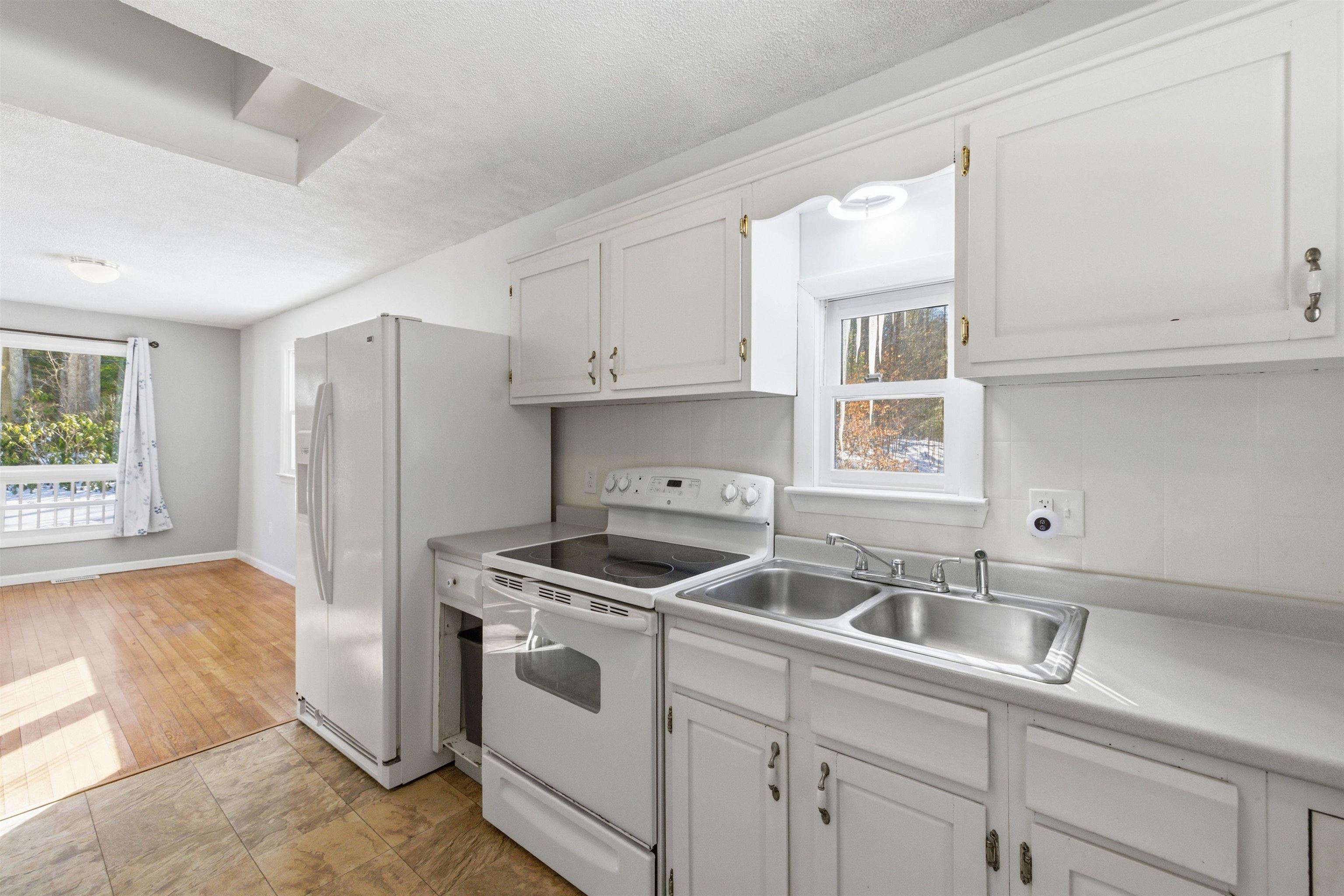 438 Bay Hill Rd, Northfield, NH 03276